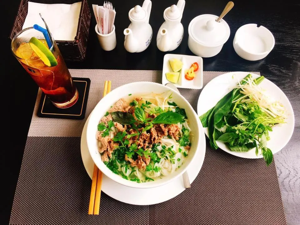 Restaurant/places to eat in SoLex Hotel