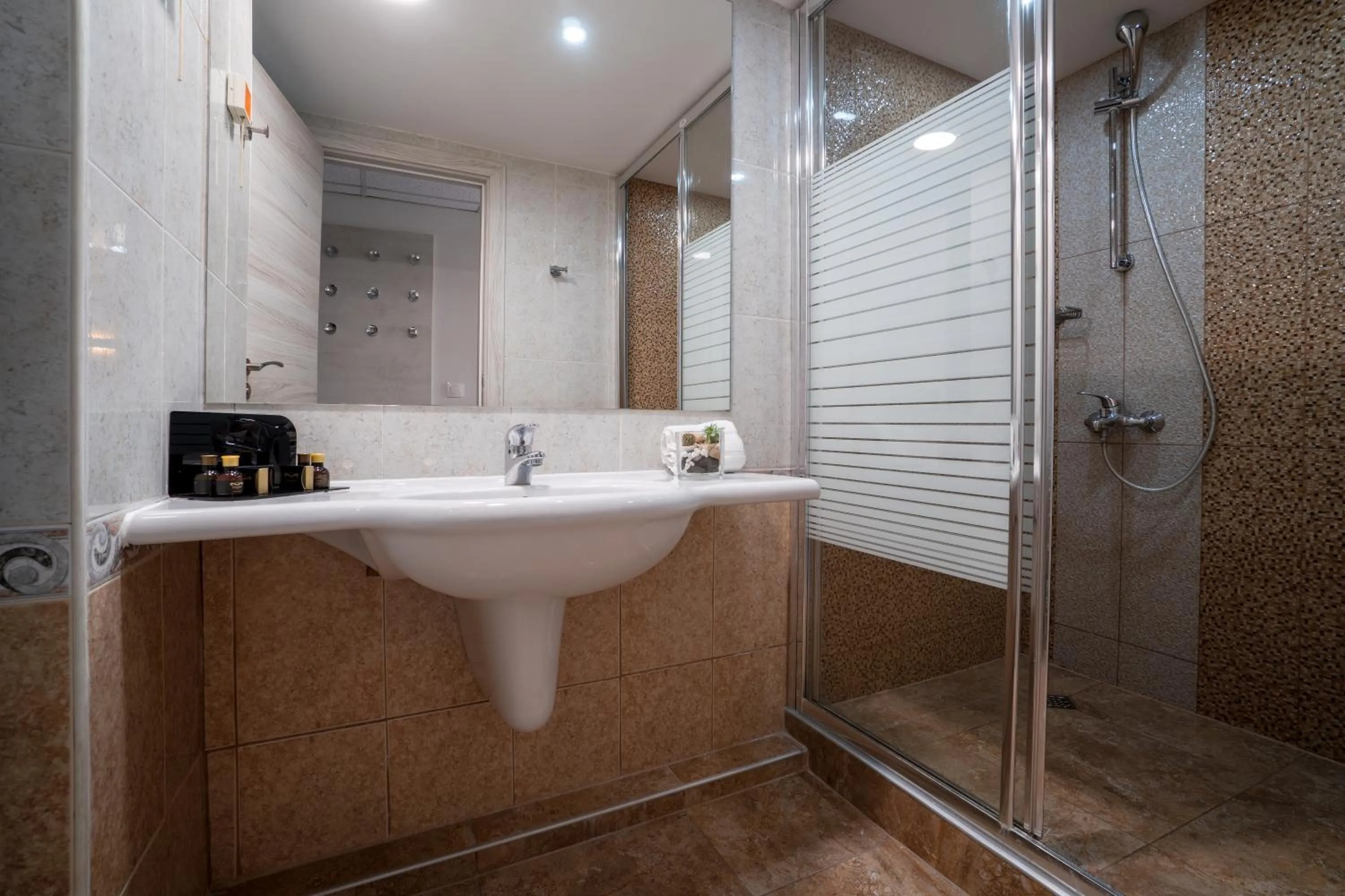 Shower in Havana Hotel - All Inclusive