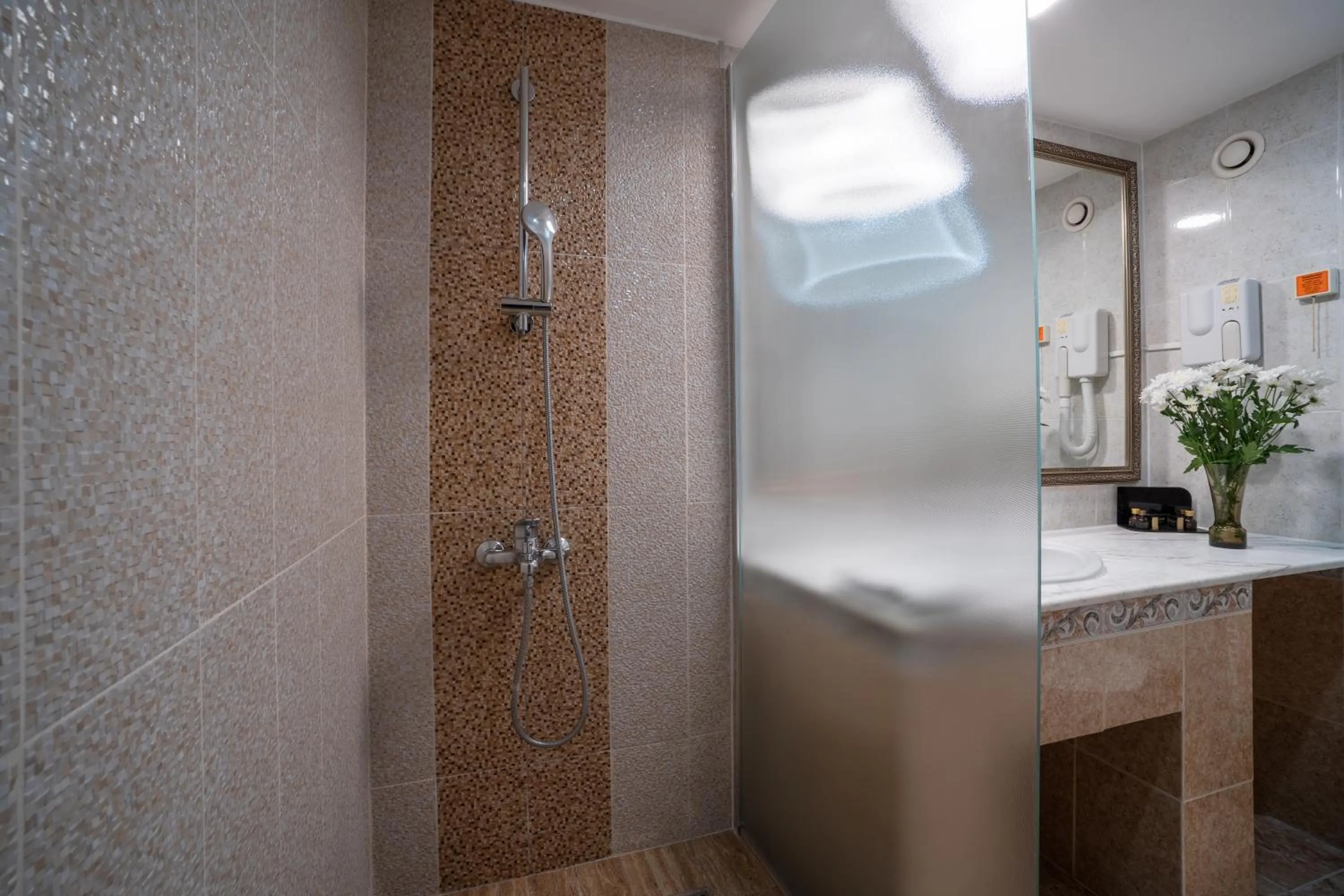 Shower in Havana Hotel - All Inclusive