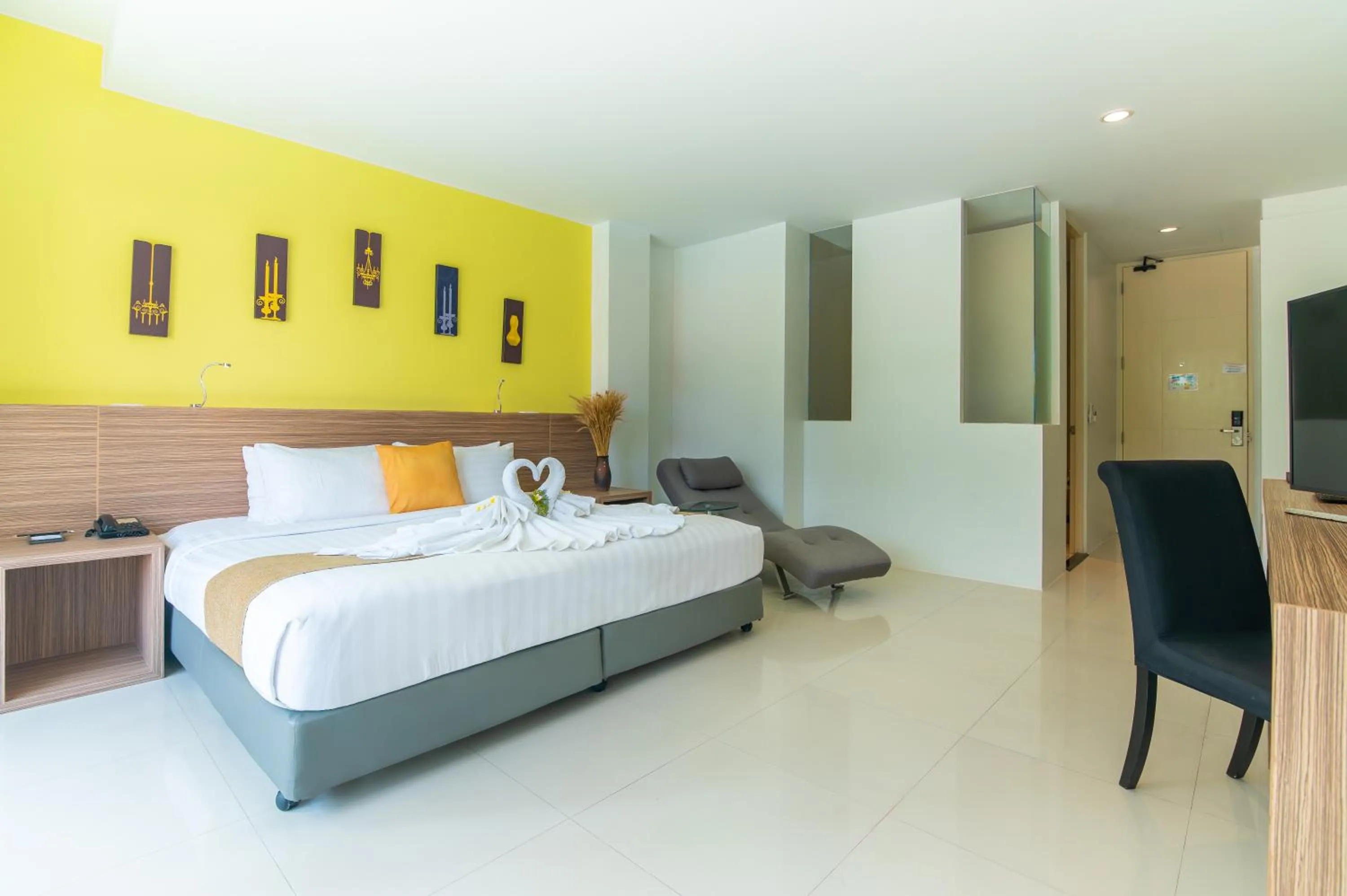 Bed in The Lantern Resorts Patong - SHA Extra Plus