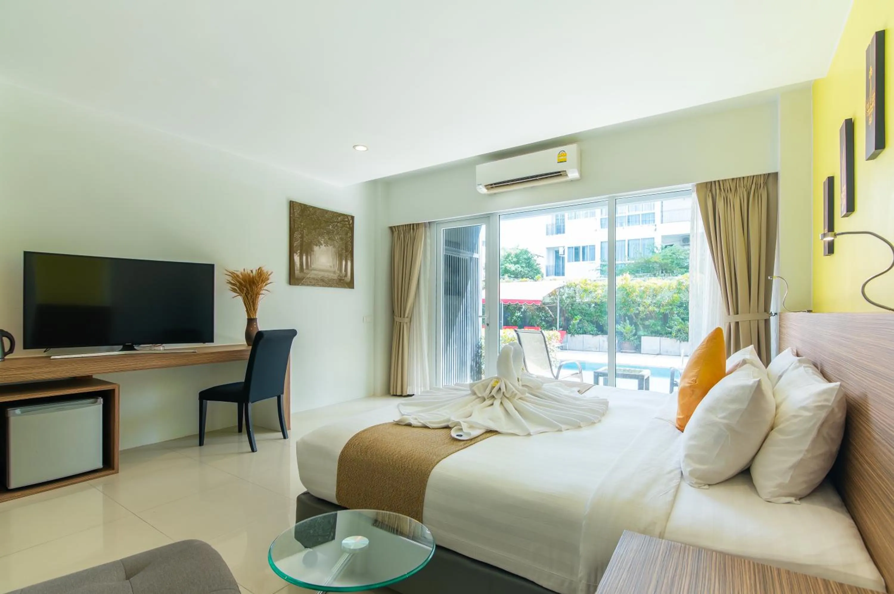 Bed in The Lantern Resorts Patong - SHA Extra Plus