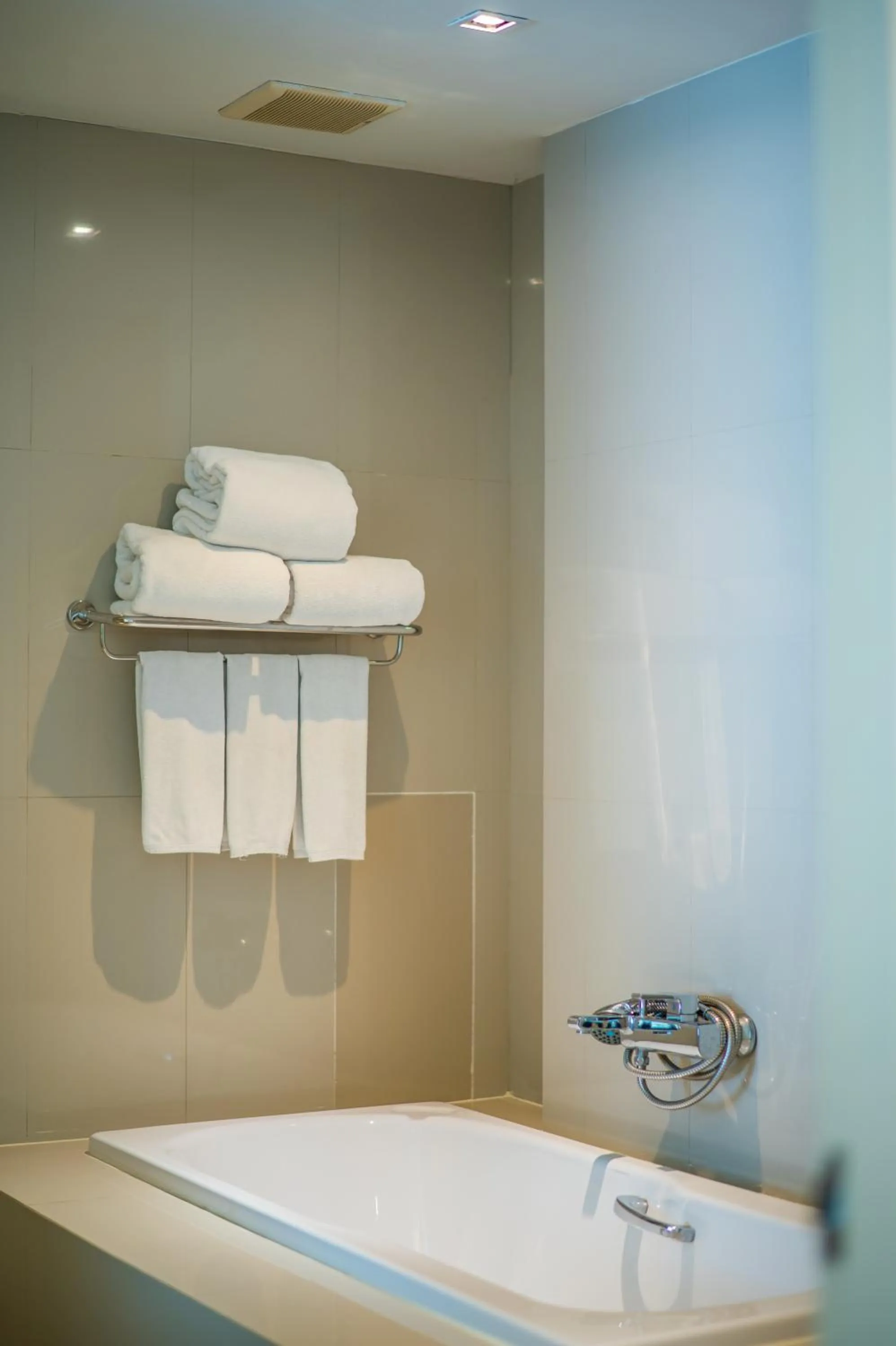 Bath in The Lantern Resorts Patong - SHA Extra Plus