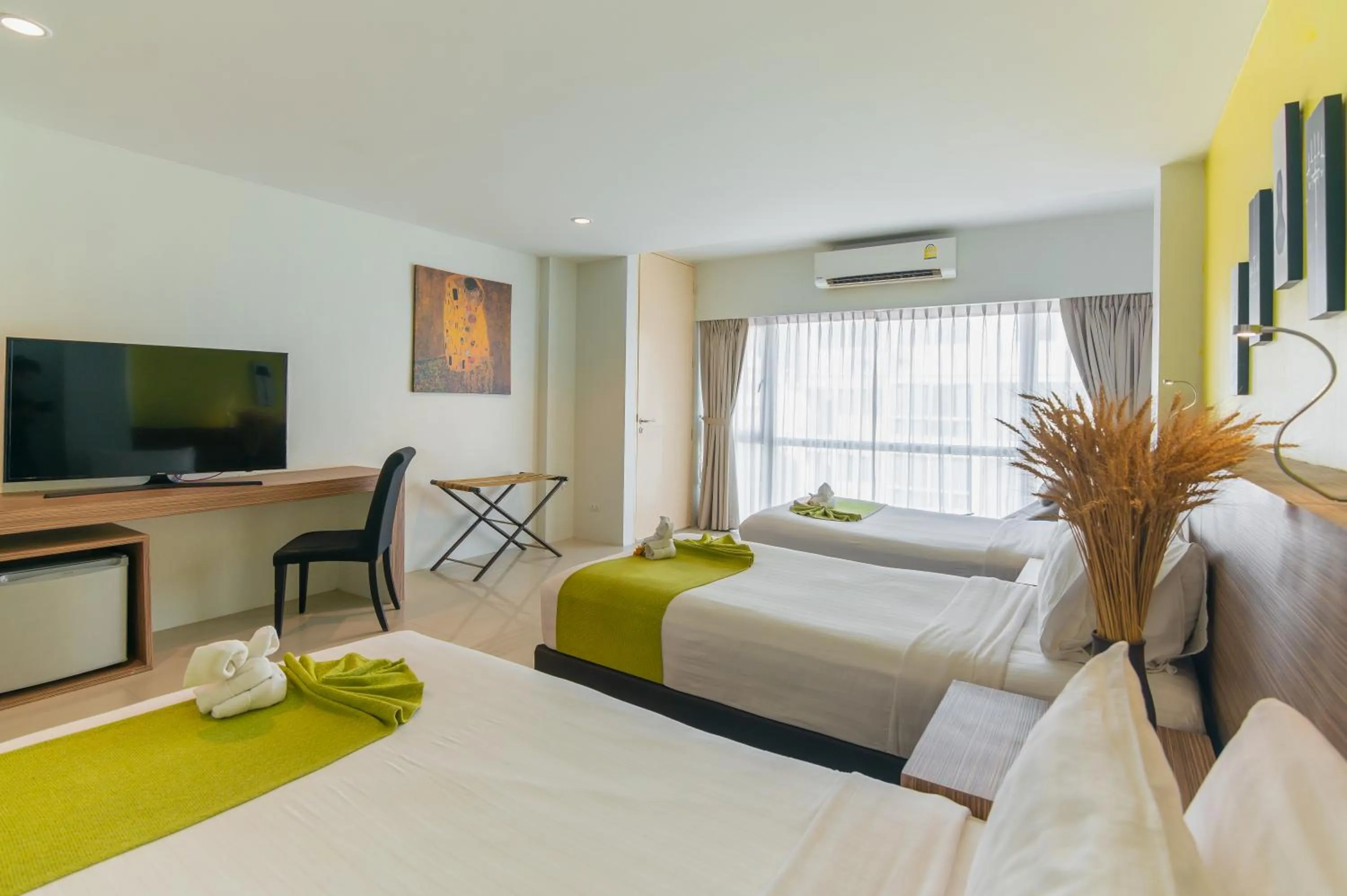 Bed in The Lantern Resorts Patong - SHA Extra Plus