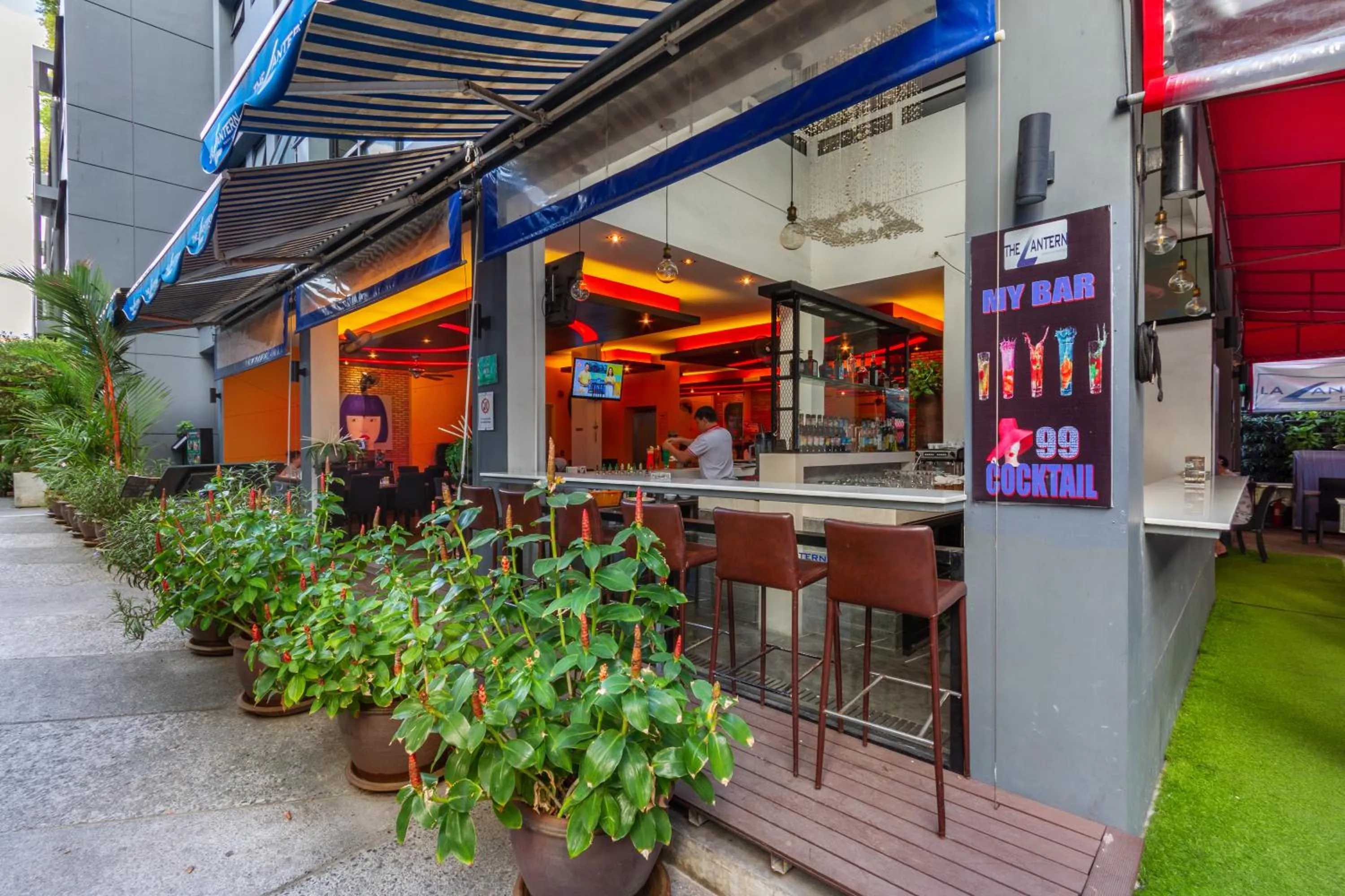 Lounge or bar in The Lantern Resorts Patong - SHA Extra Plus