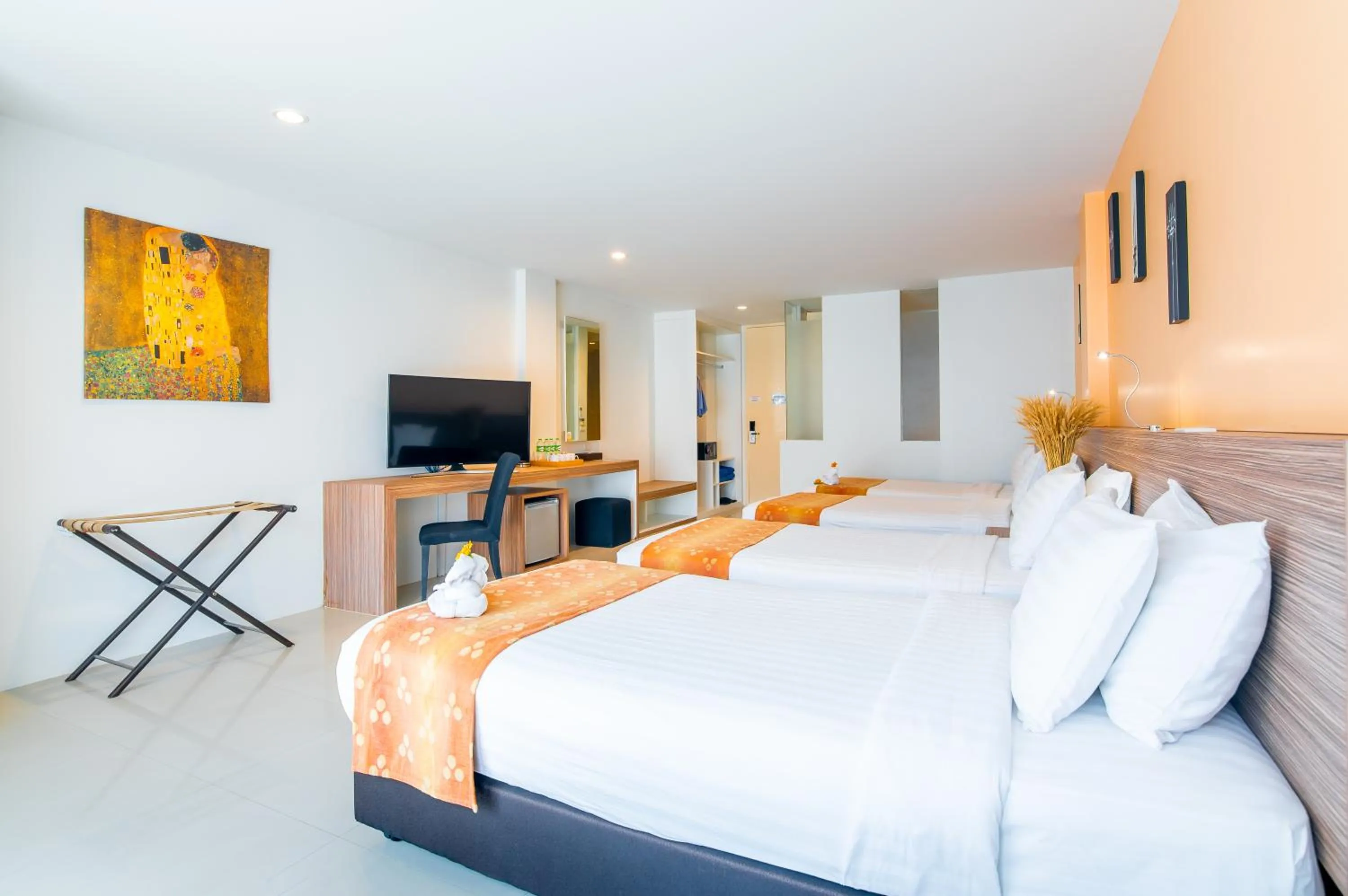 Bed in The Lantern Resorts Patong - SHA Extra Plus