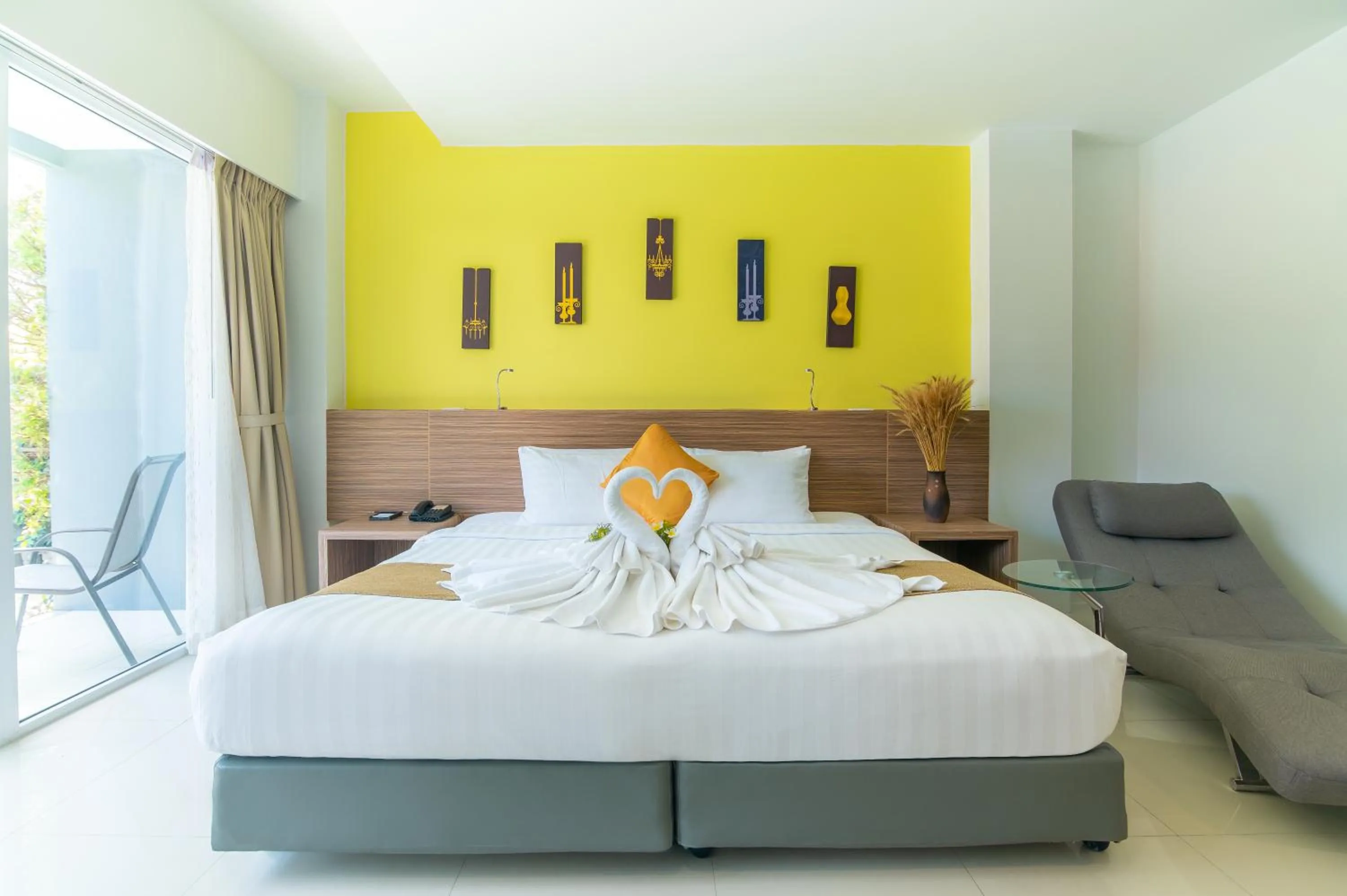 Bed in The Lantern Resorts Patong - SHA Extra Plus