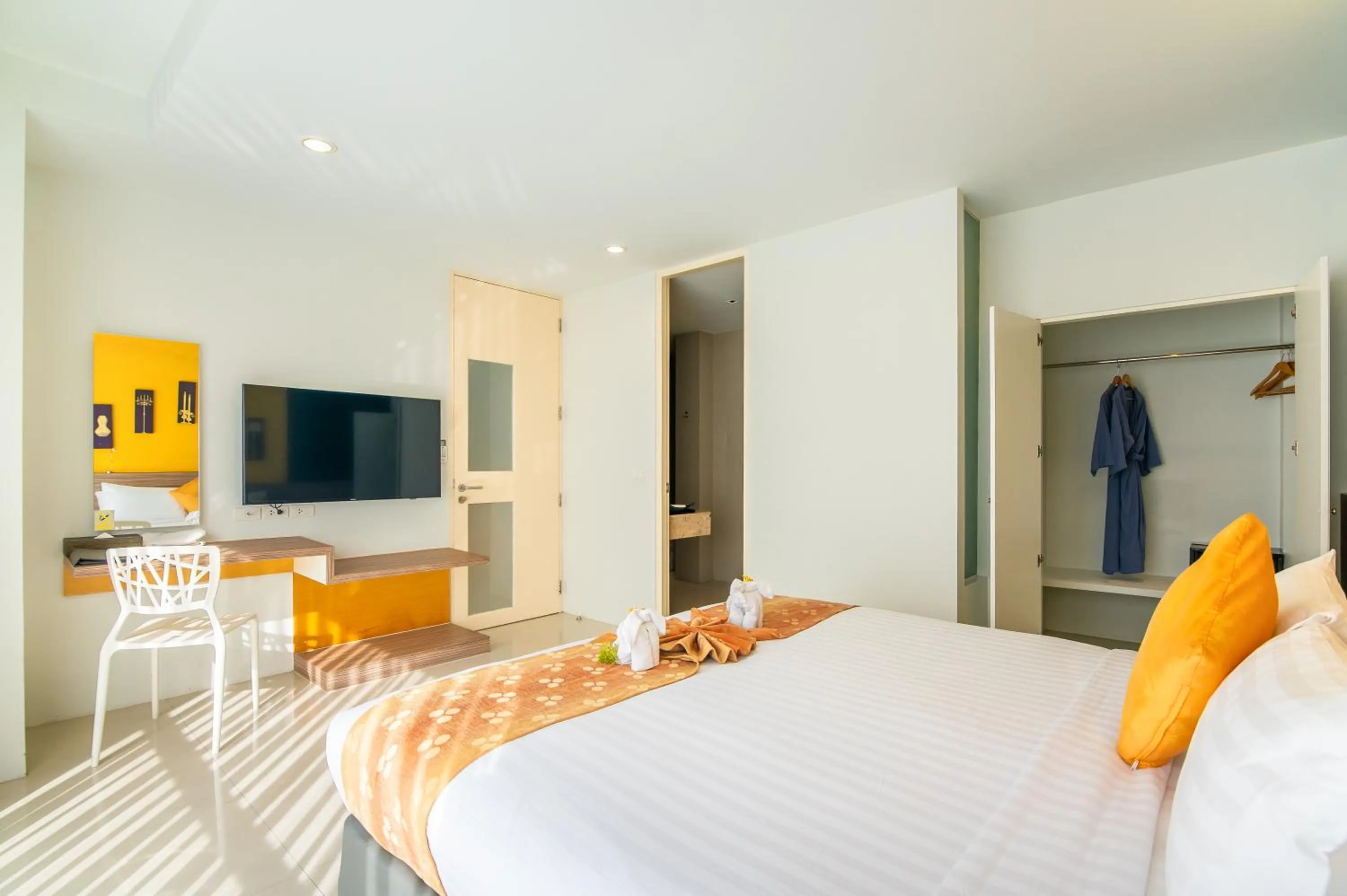 Bed in The Lantern Resorts Patong - SHA Extra Plus