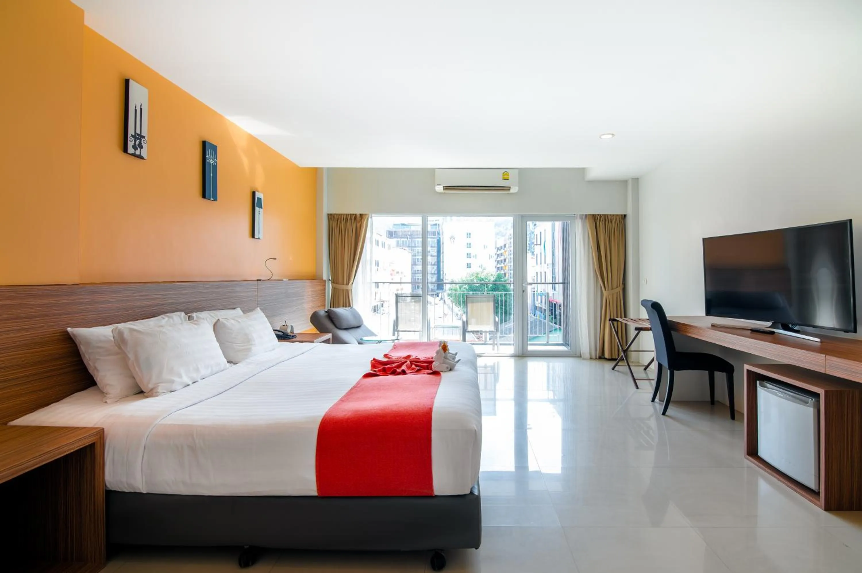 Bed in The Lantern Resorts Patong - SHA Extra Plus