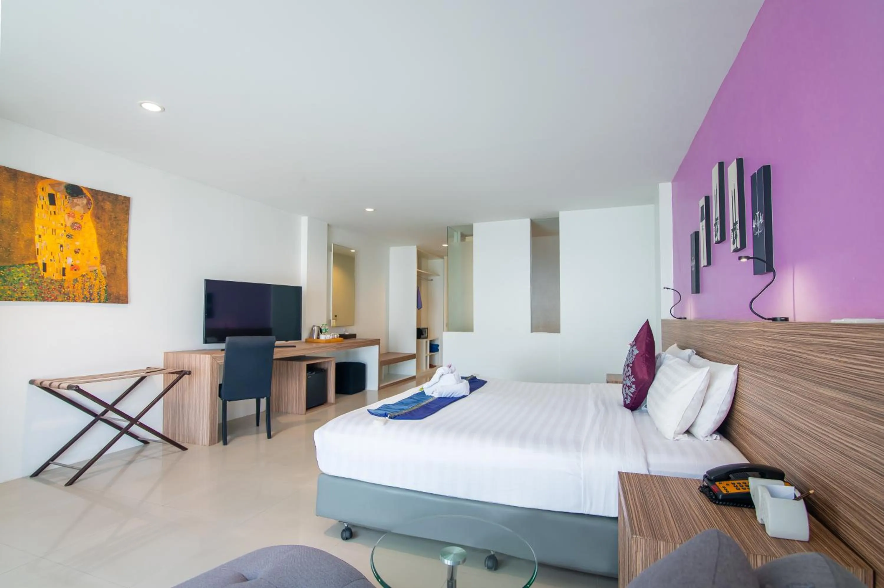 Bed in The Lantern Resorts Patong - SHA Extra Plus