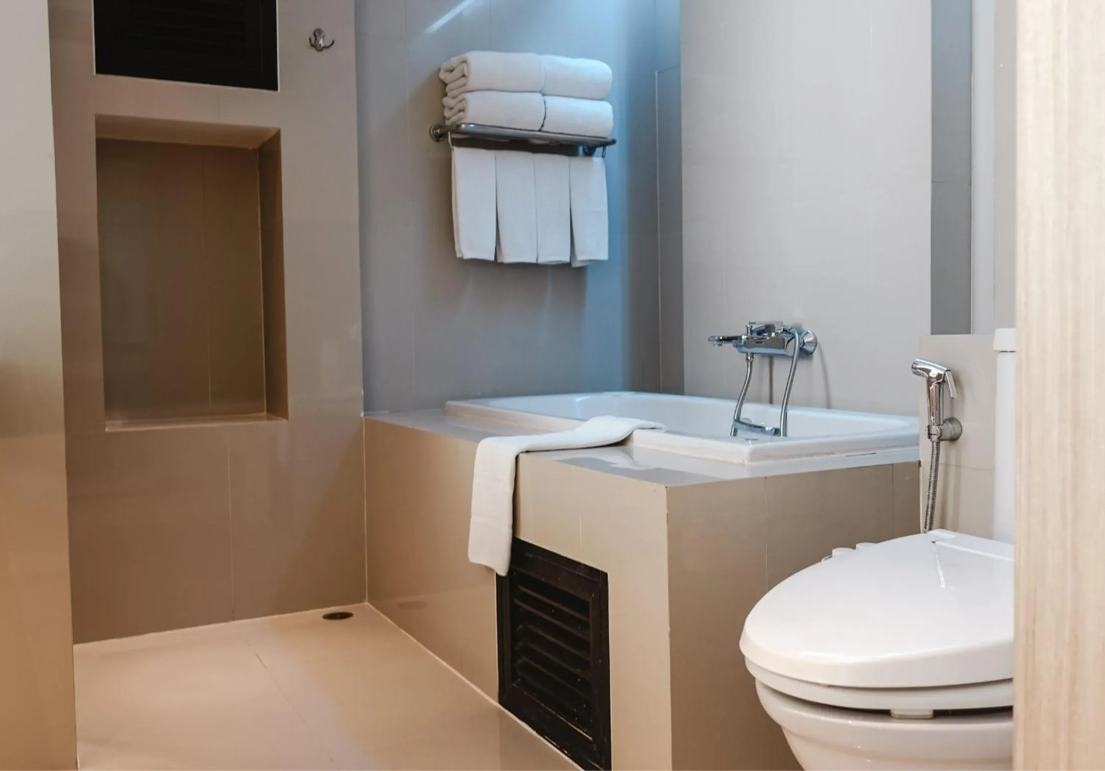 Toilet in The Lantern Resorts Patong