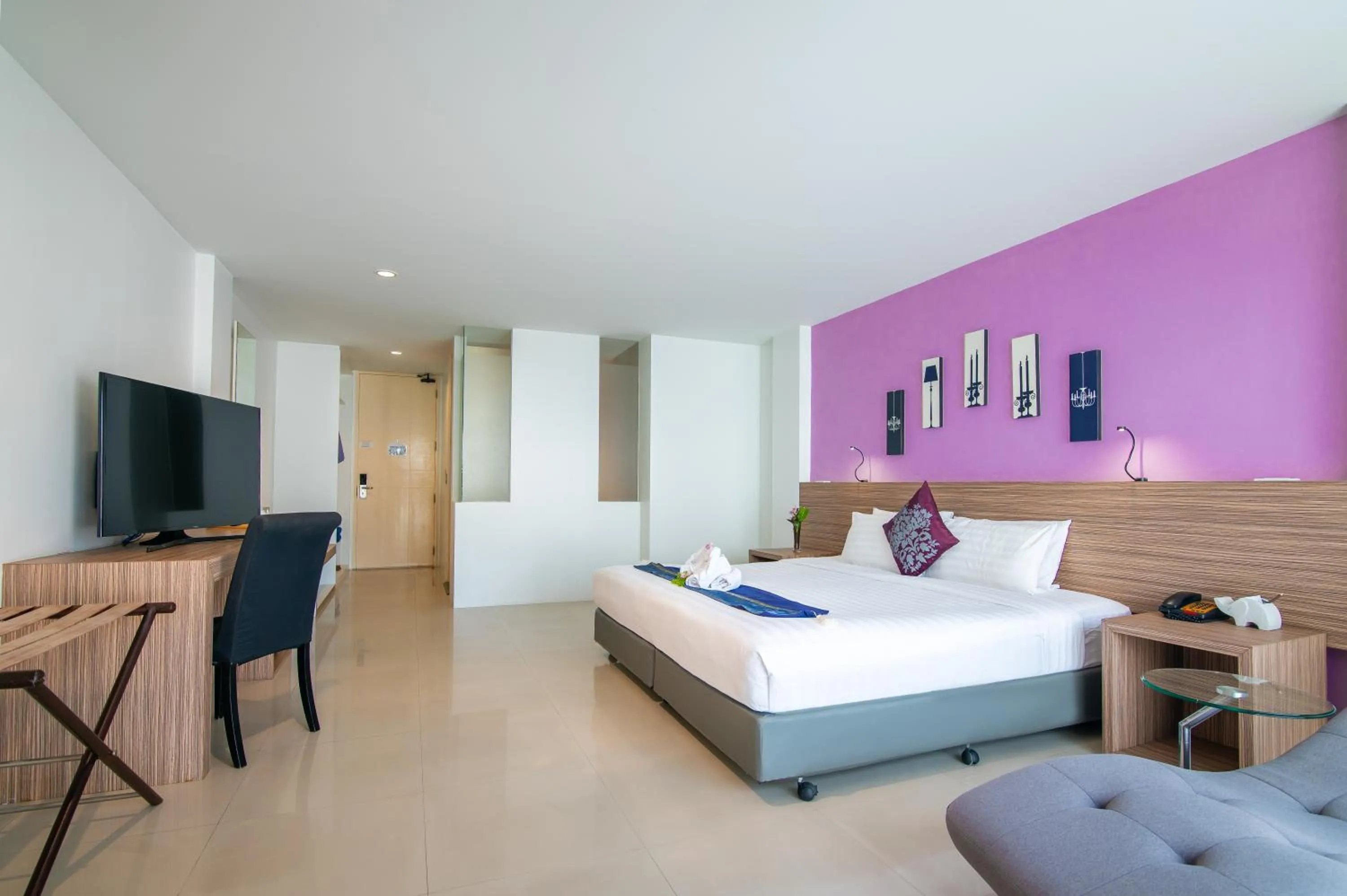 Bed in The Lantern Resorts Patong - SHA Extra Plus