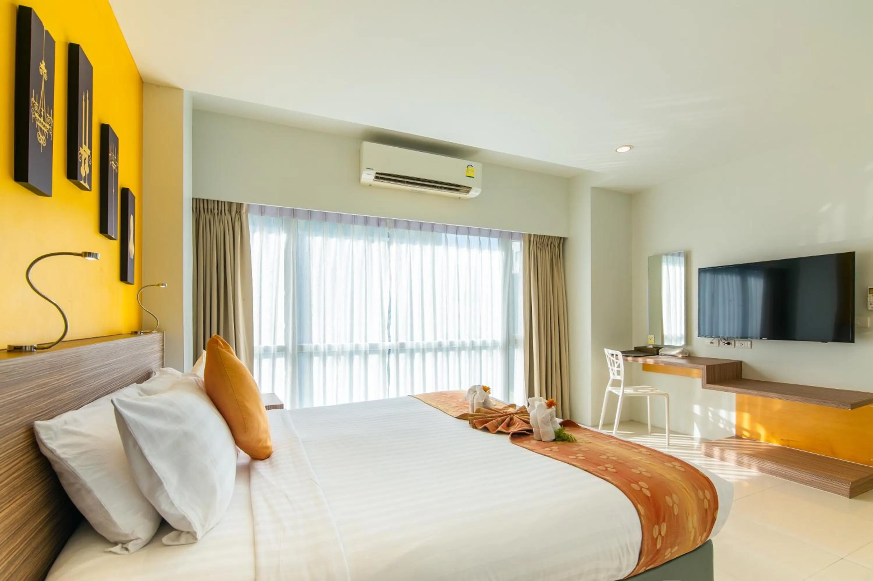 Bed in The Lantern Resorts Patong - SHA Extra Plus