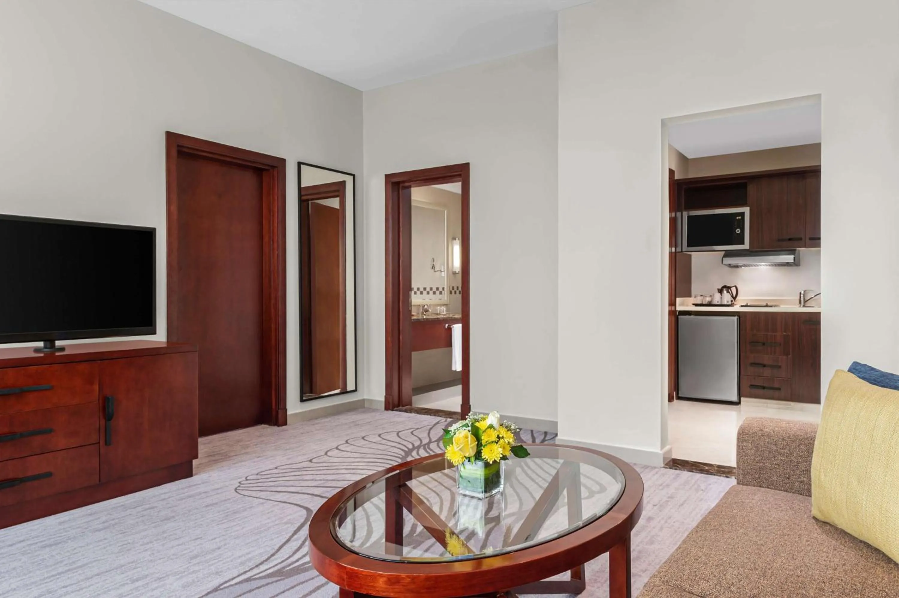 Bed, TV/Entertainment Center in DoubleTree By Hilton Ras Al Khaimah