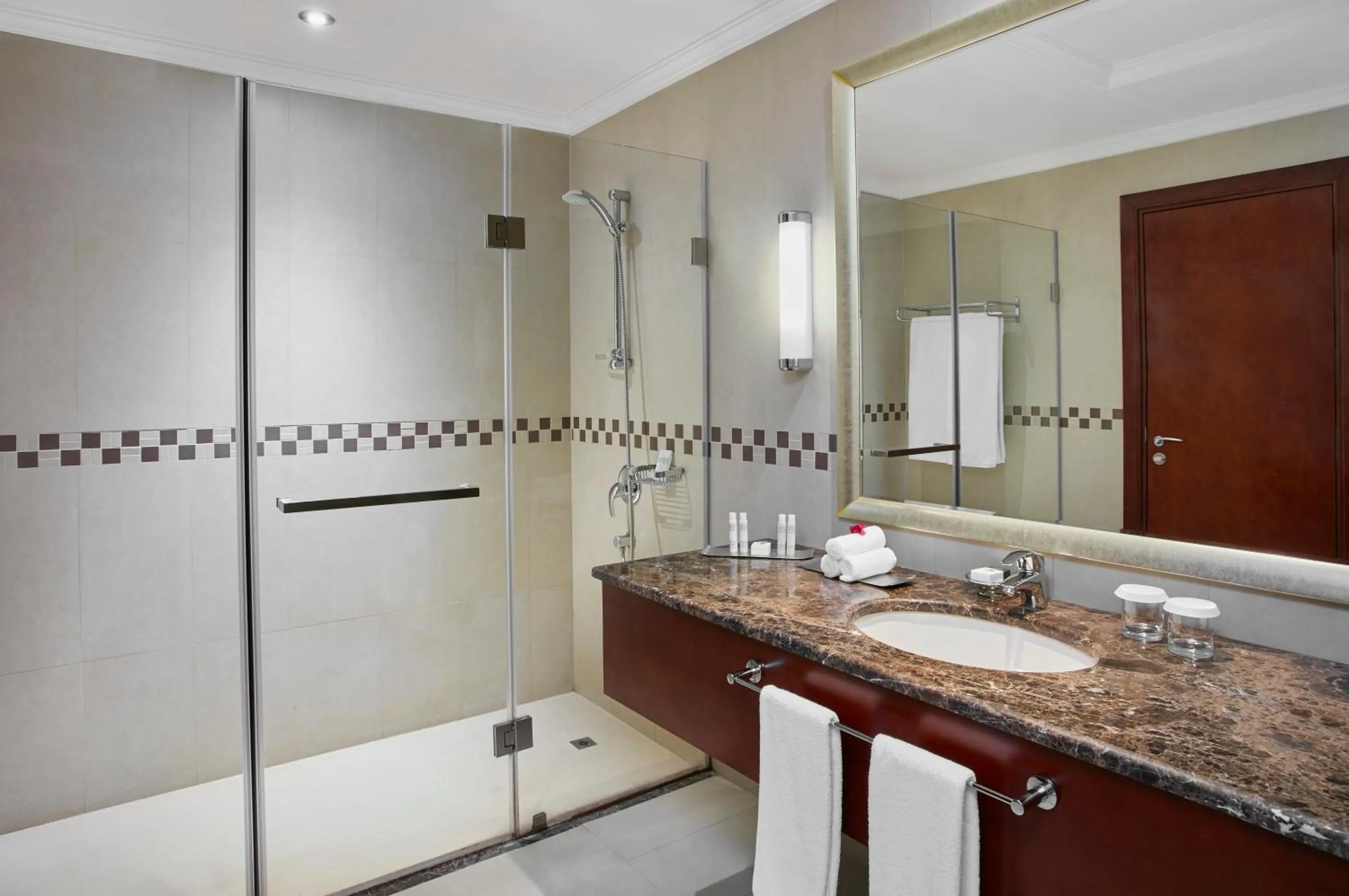 Living room, Bathroom in DoubleTree By Hilton Ras Al Khaimah