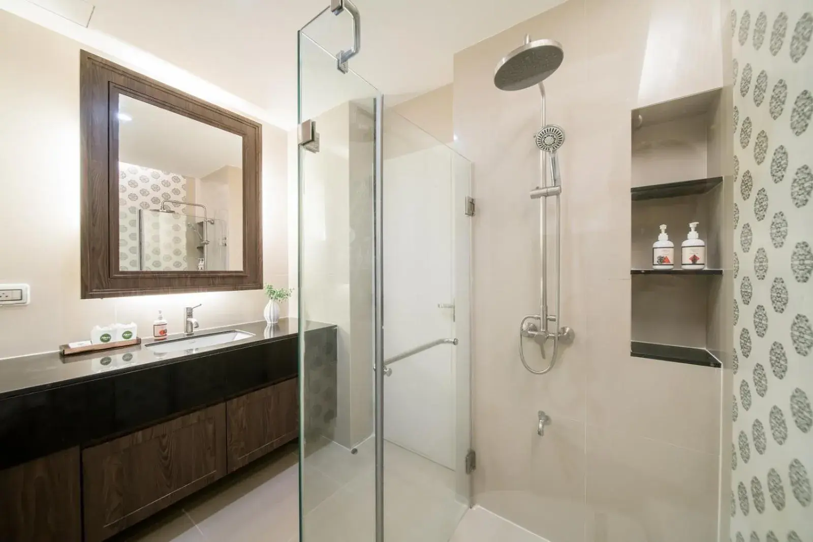 Deluxe Double or Twin Room with City View in Altera Hotel and Residence by At Mind Deluxe Double or Twin Room with City View in Altera Hotel and Residence by At Mind