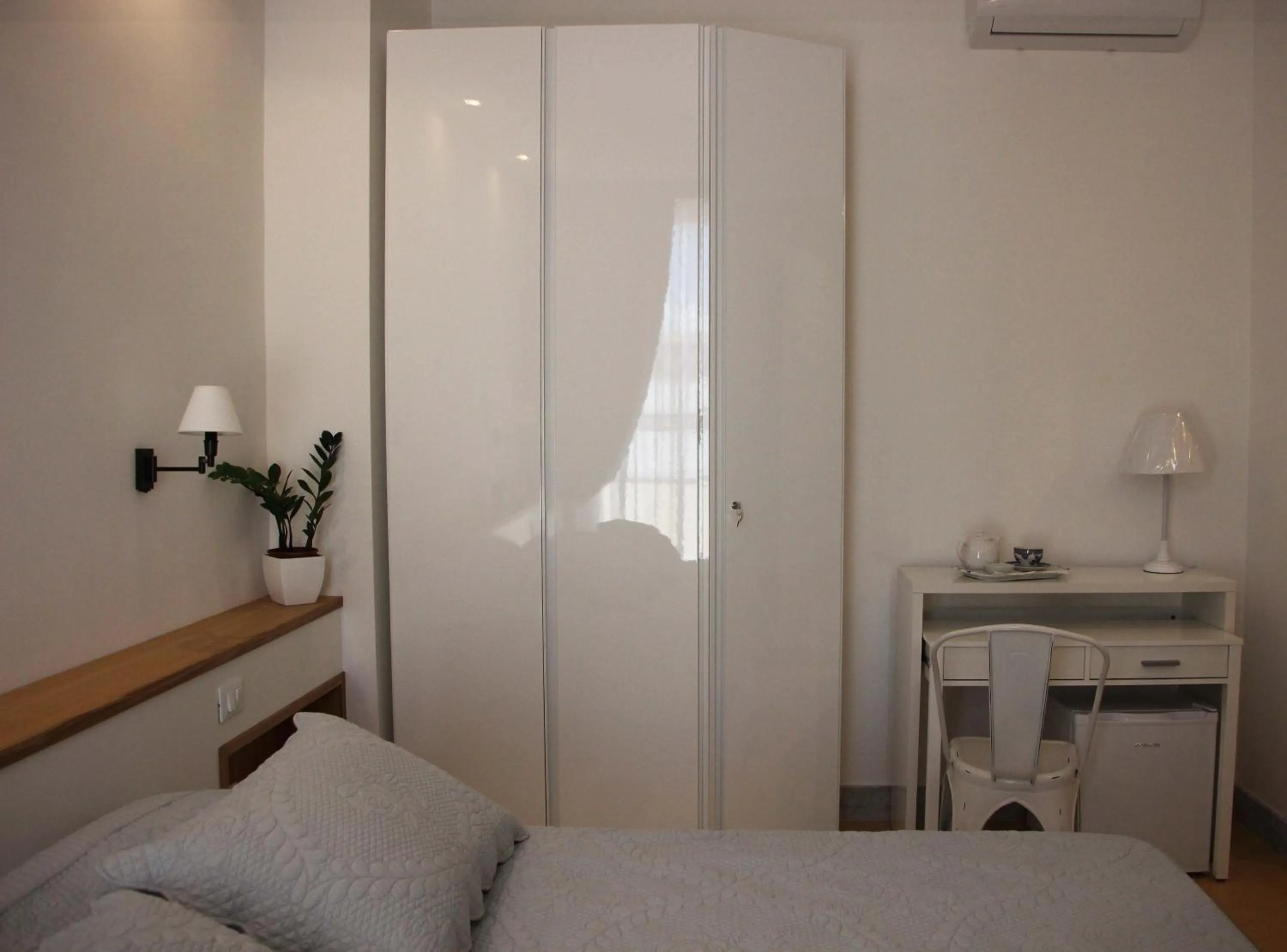 Photo of the whole room, Bed in B&B Vivere Palermo