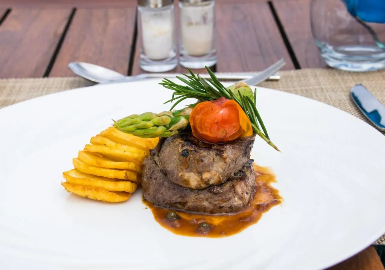 Restaurant/places to eat in Makunudu Island- An Intimate Hideaway