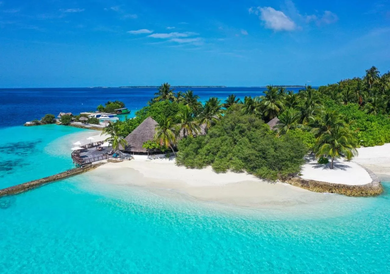 Natural landscape in Makunudu Island- An Intimate Hideaway