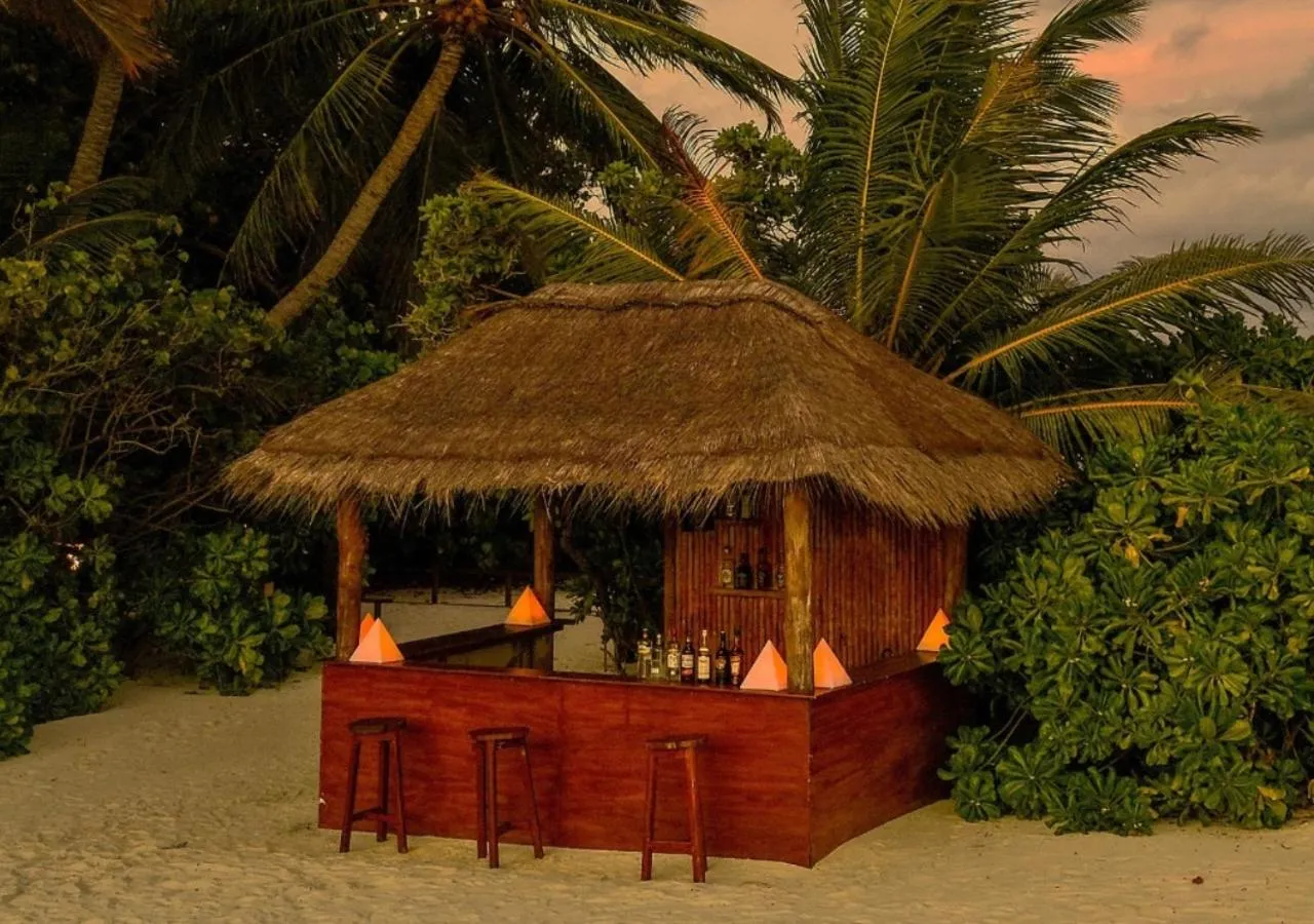 Lounge or bar in Makunudu Island- An Intimate Hideaway