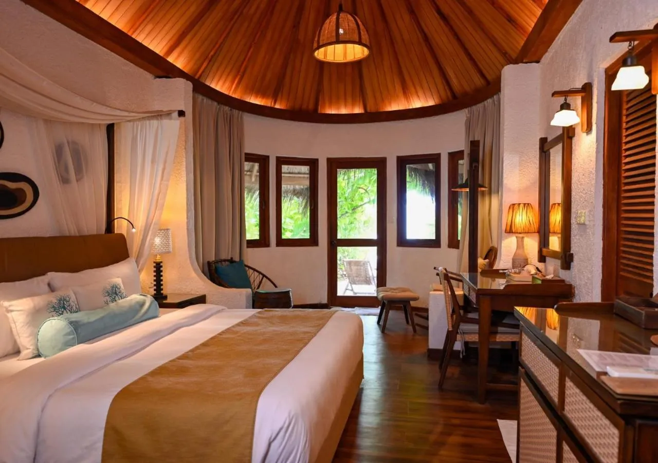 Bed in Makunudu Island- An Intimate Hideaway