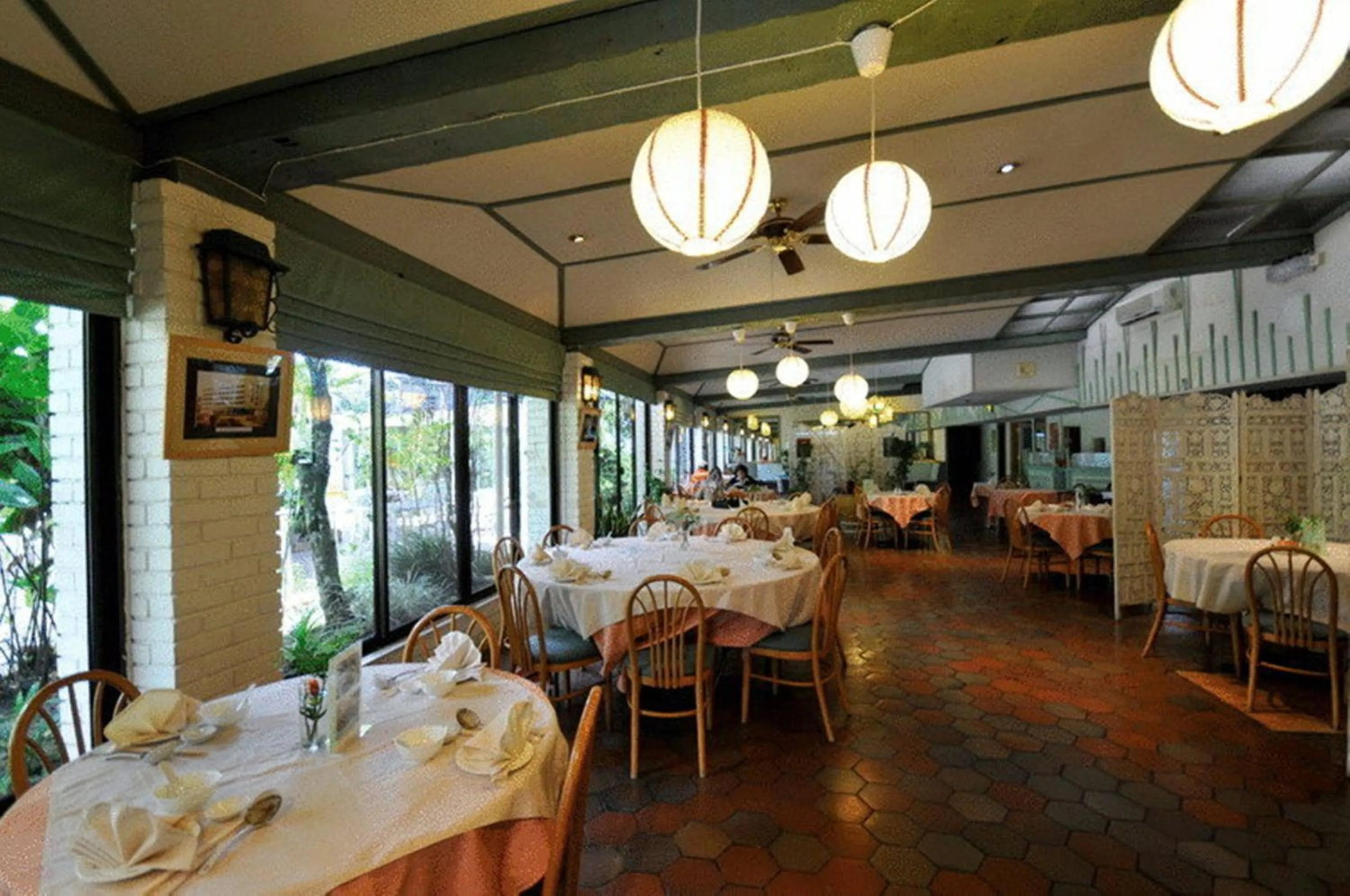 Restaurant/places to eat in Terrace Hotel