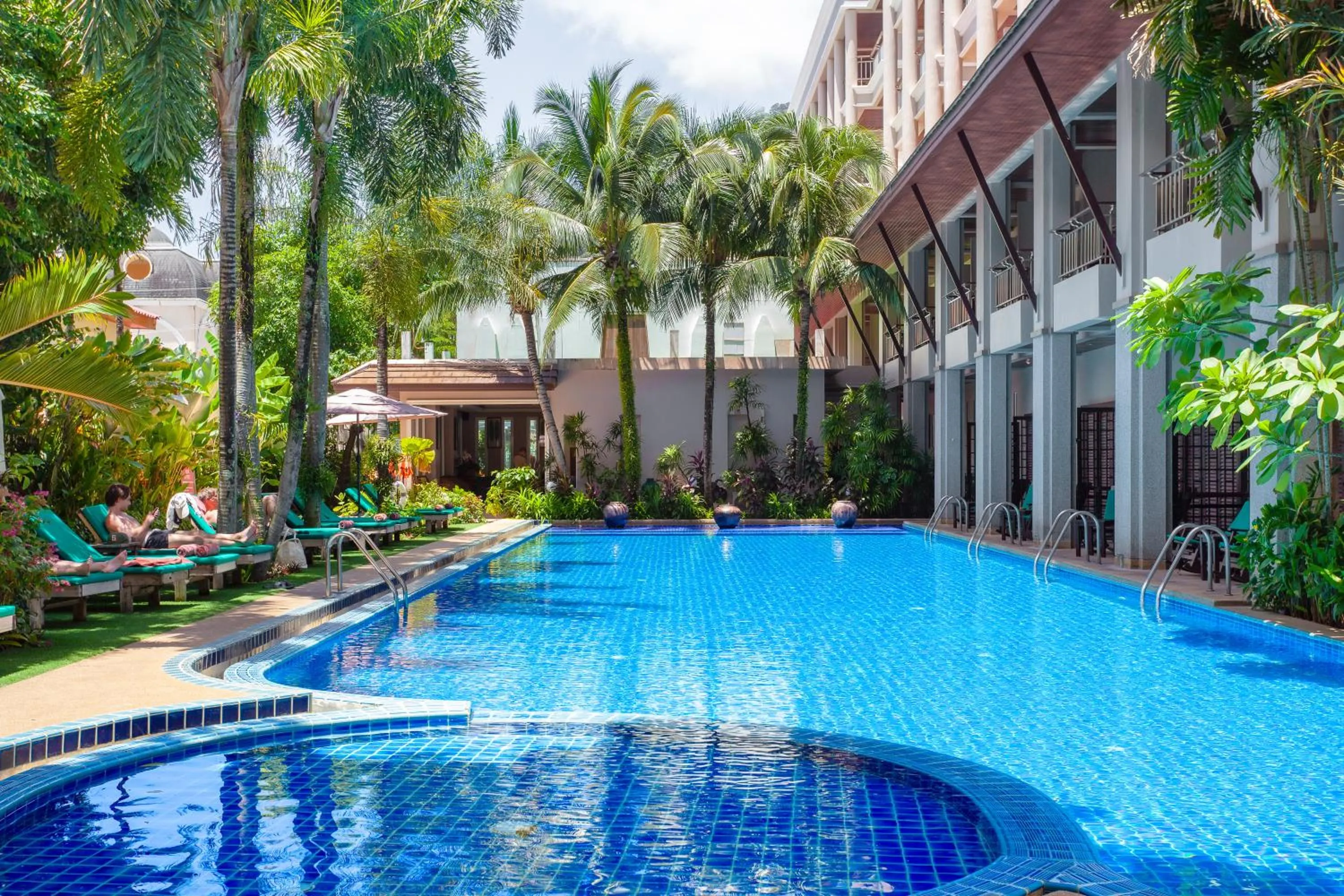 Property building in Thanthip Beach Resort Patong