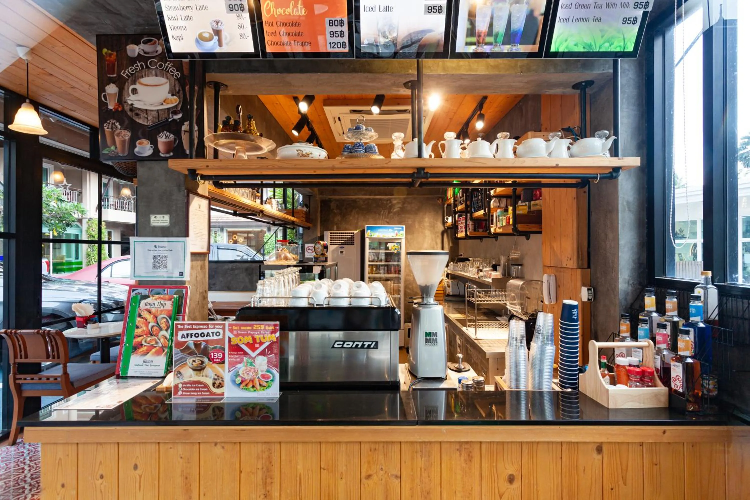 Coffee/tea facilities in Thanthip Beach Resort Patong