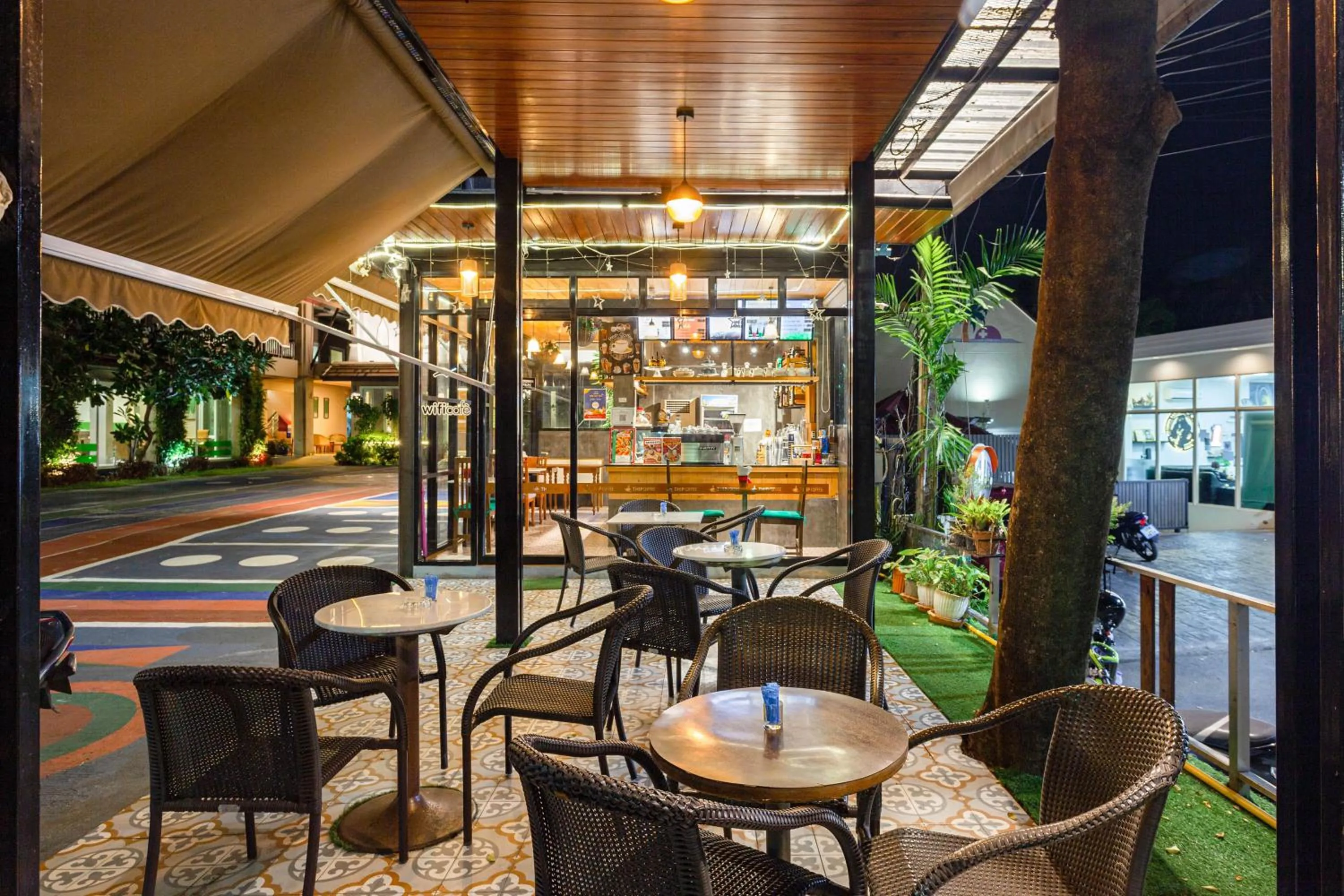 Coffee/tea facilities in Thanthip Beach Resort Patong