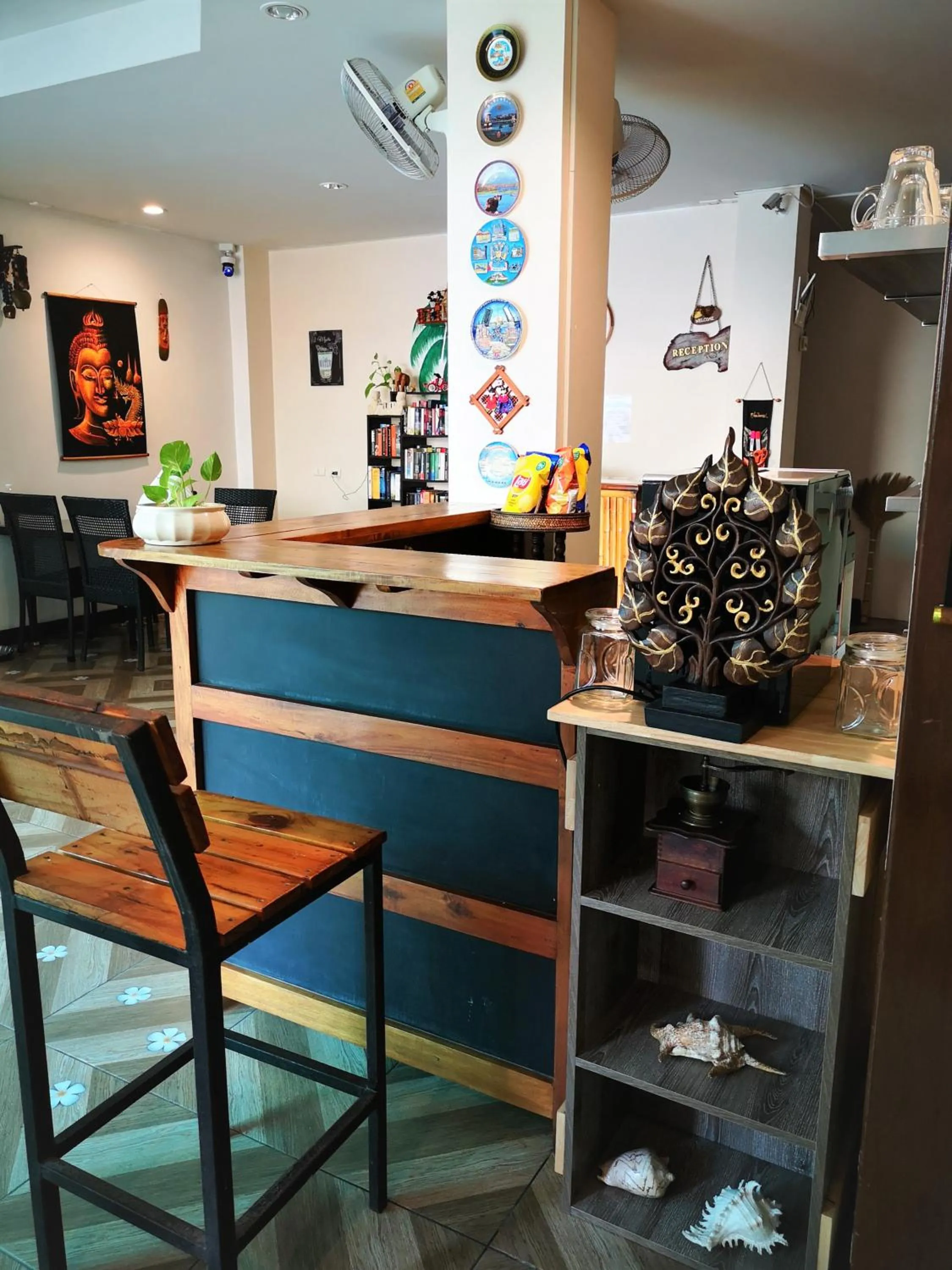 Lounge or bar in Seven Seas Hotel Patong Beach