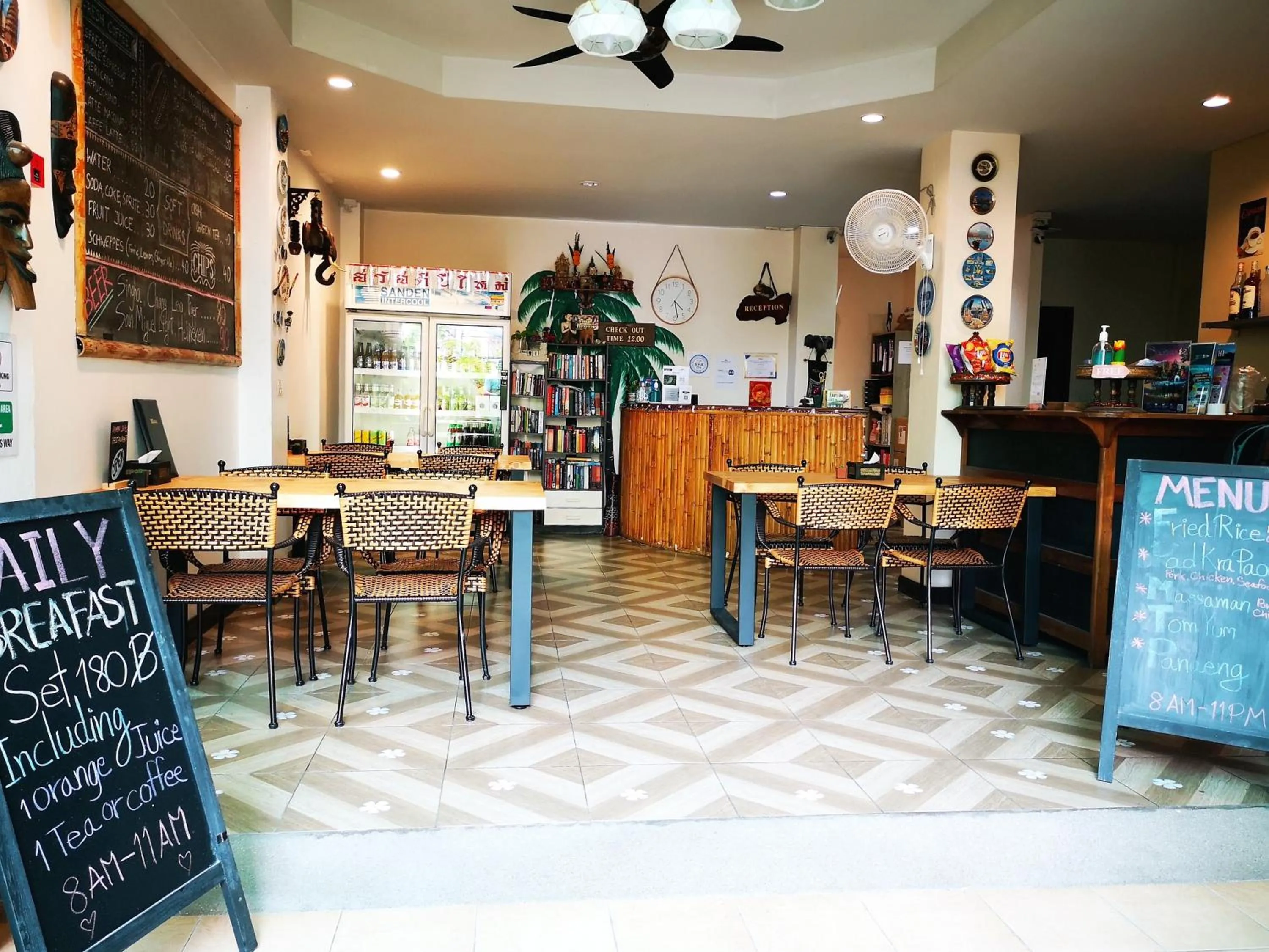 Restaurant/places to eat in Seven Seas Hotel Patong Beach