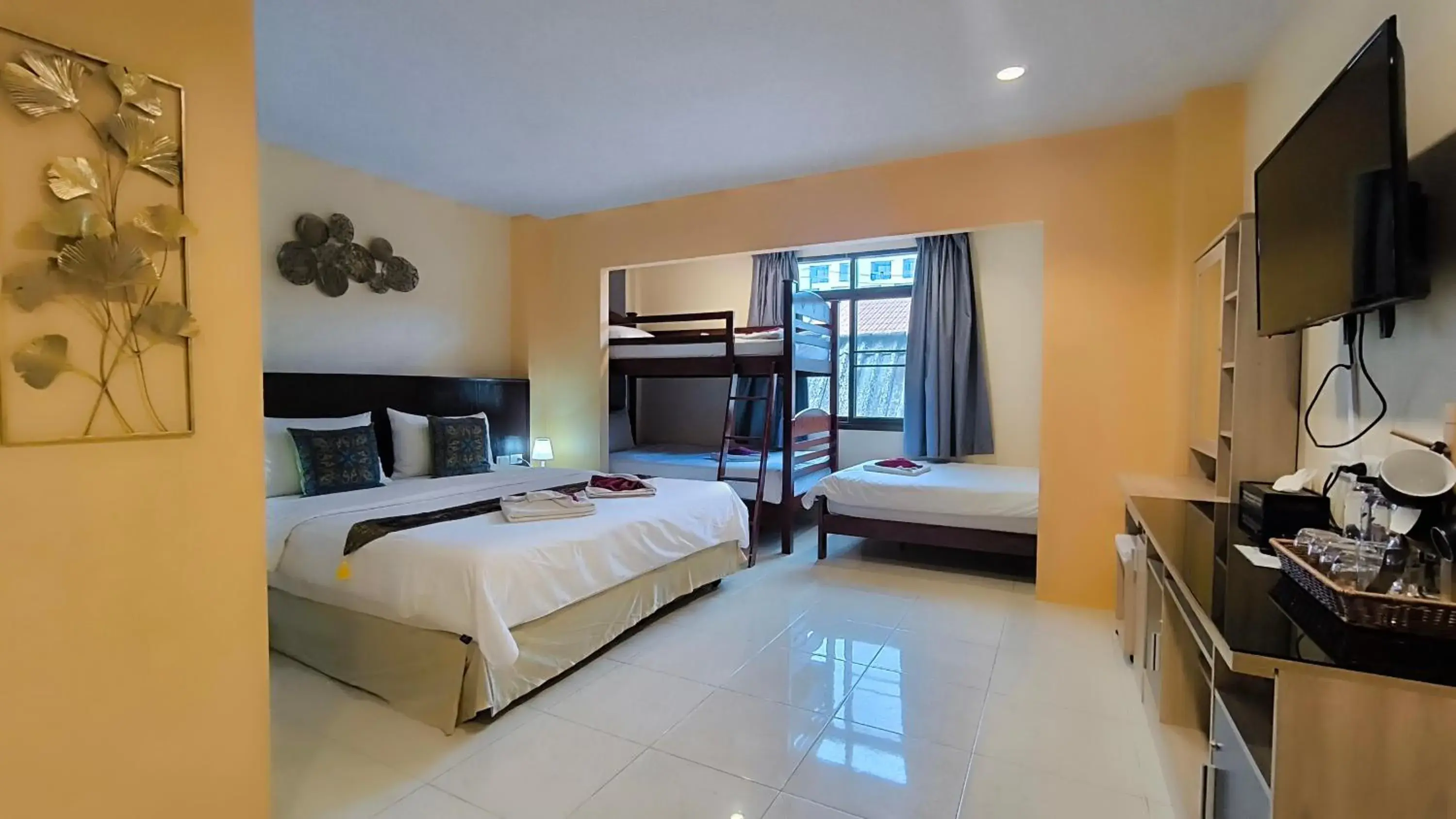 Big Family Room in Seven Seas Hotel Patong Beach Big Family Room in Seven Seas Hotel Patong Beach