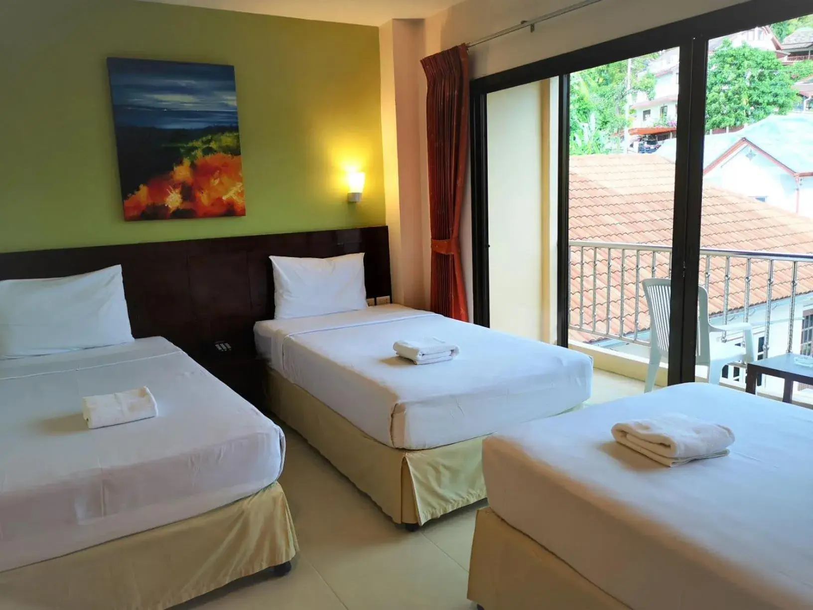 Triple Room with Balcony in Seven Seas Hotel Patong Beach Triple Room with Balcony in Seven Seas Hotel Patong Beach