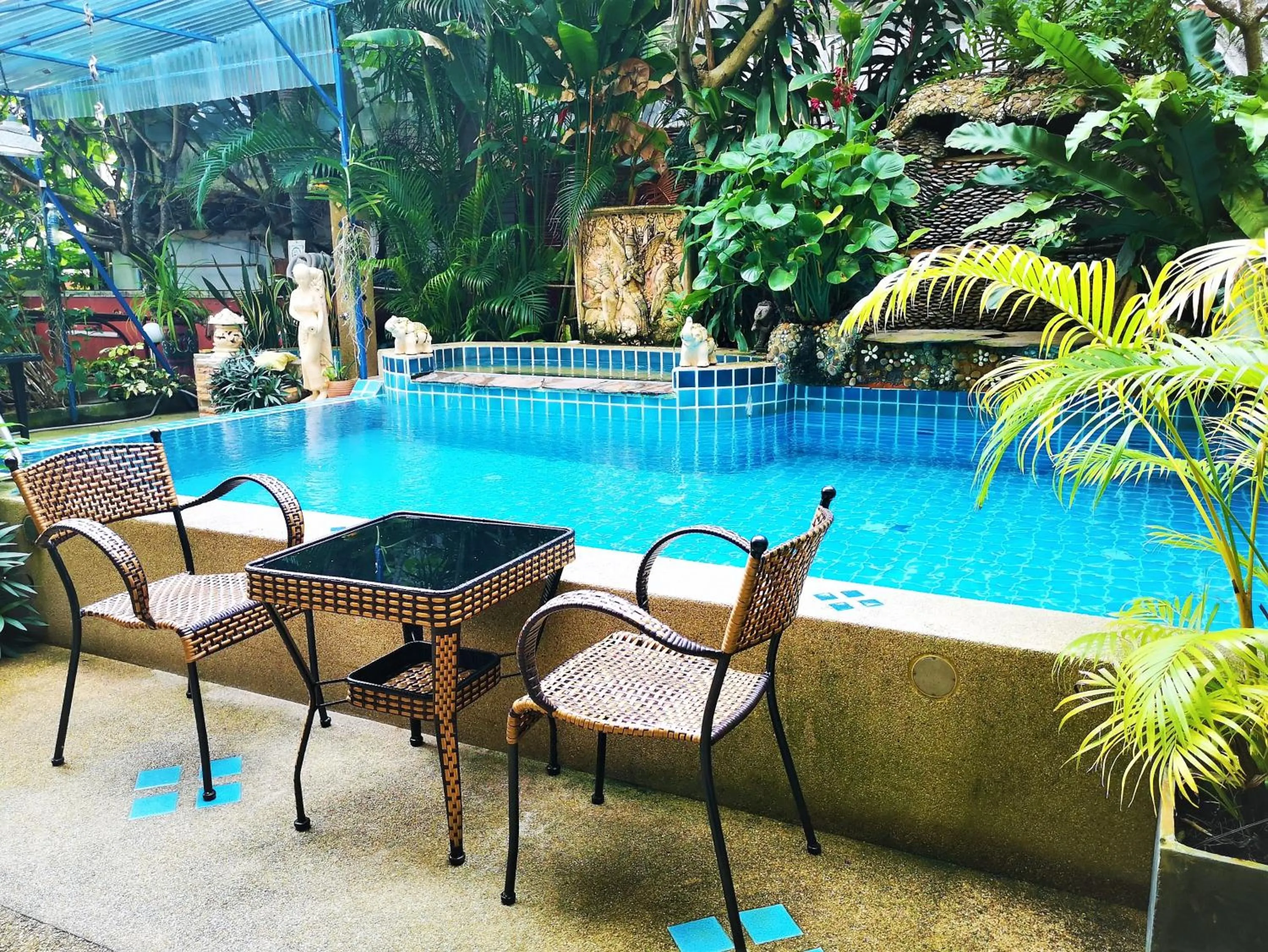 Restaurant/places to eat in Seven Seas Hotel Patong Beach