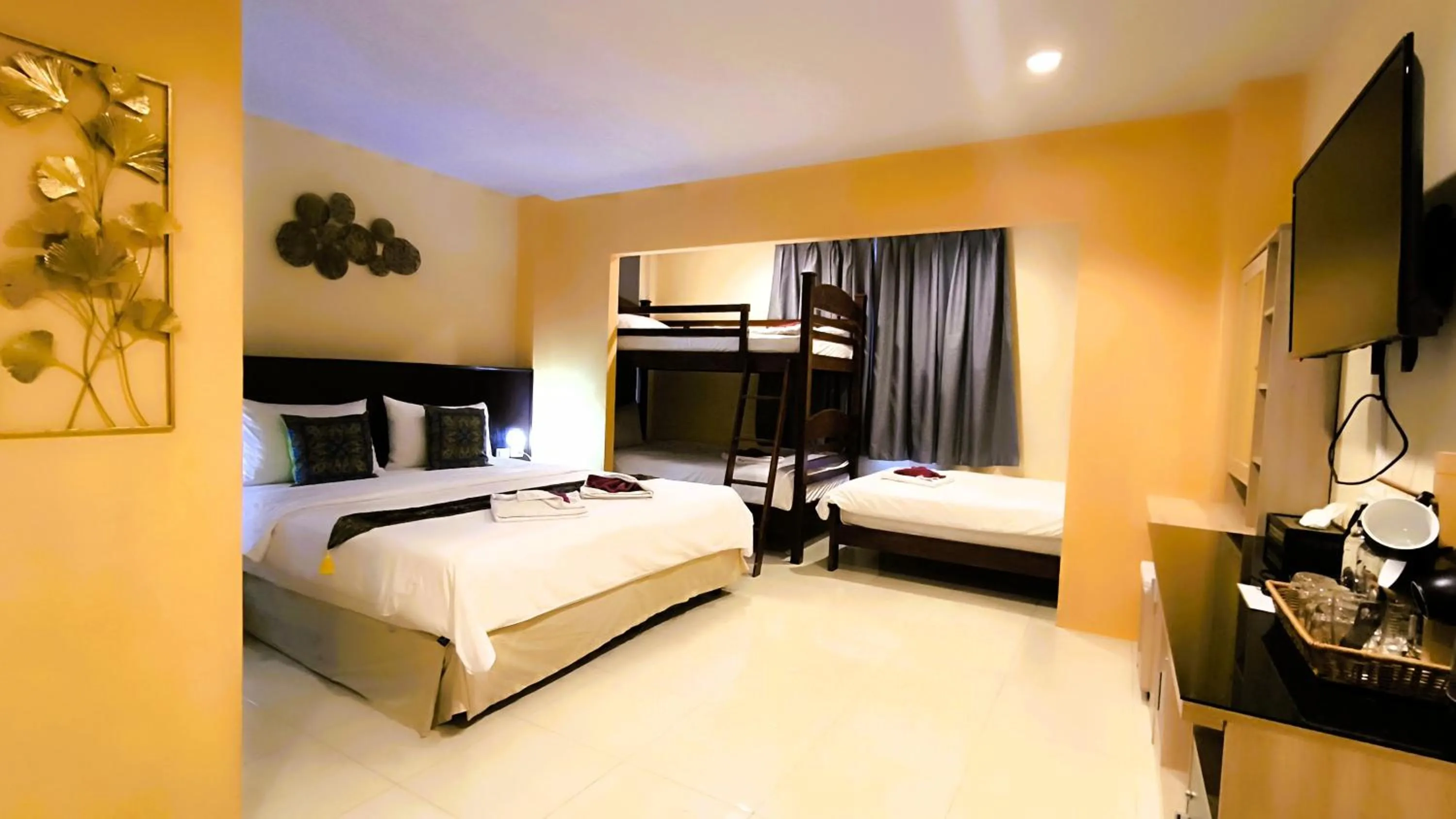 Bedroom, Bed in Seven Seas Hotel Patong Beach