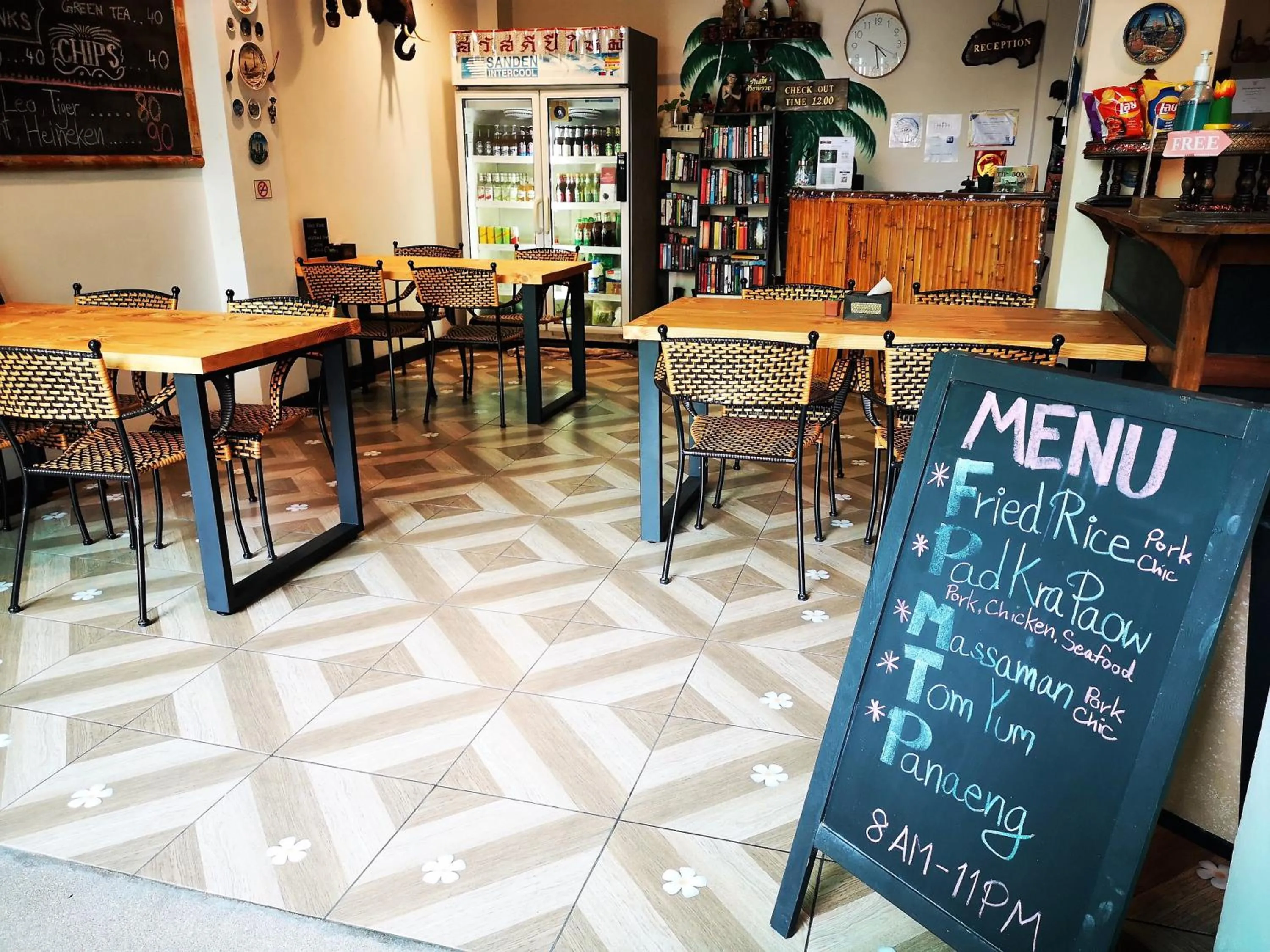 Restaurant/places to eat in Seven Seas Hotel Patong Beach