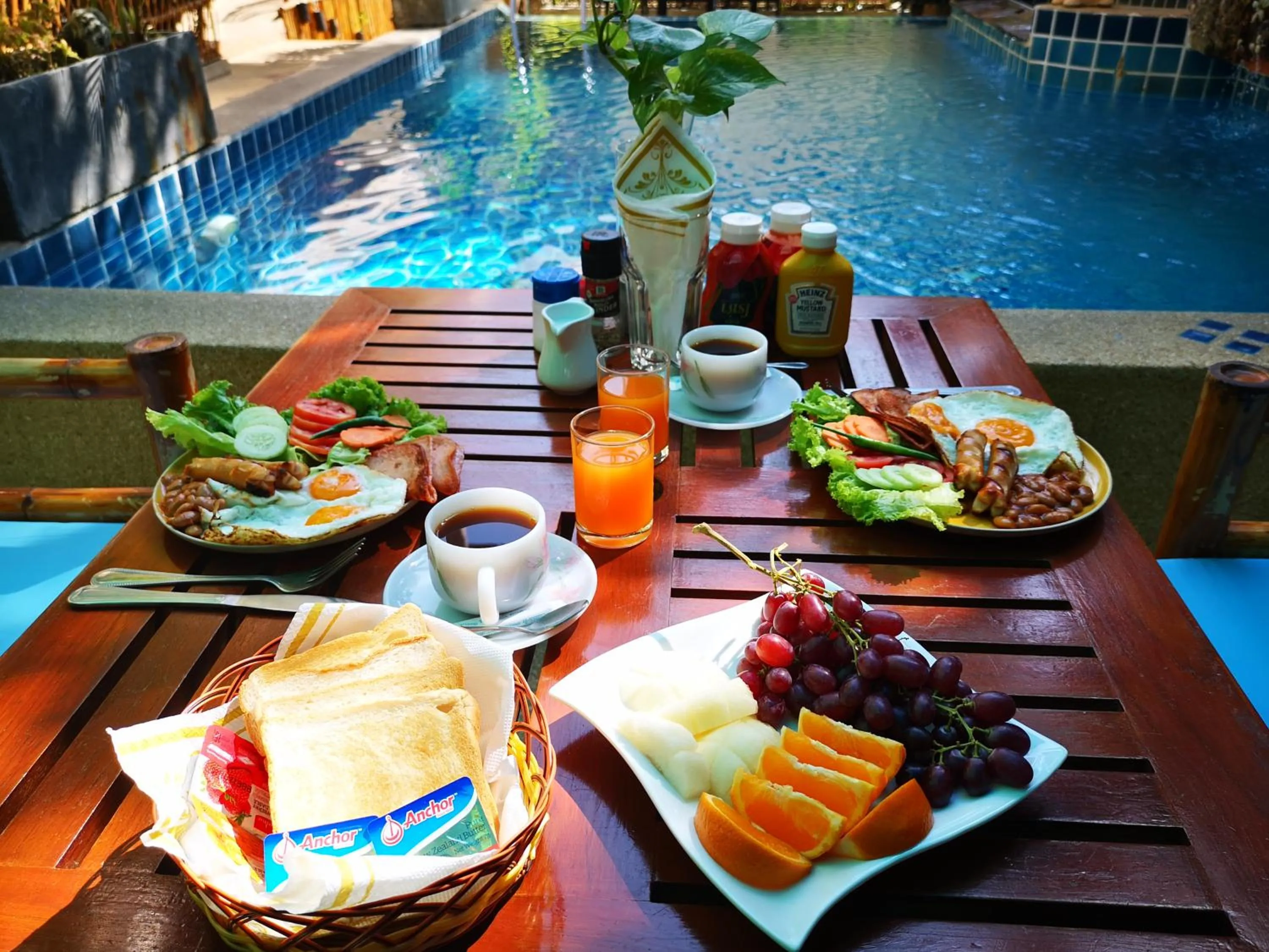 Restaurant/places to eat in Seven Seas Hotel Patong Beach