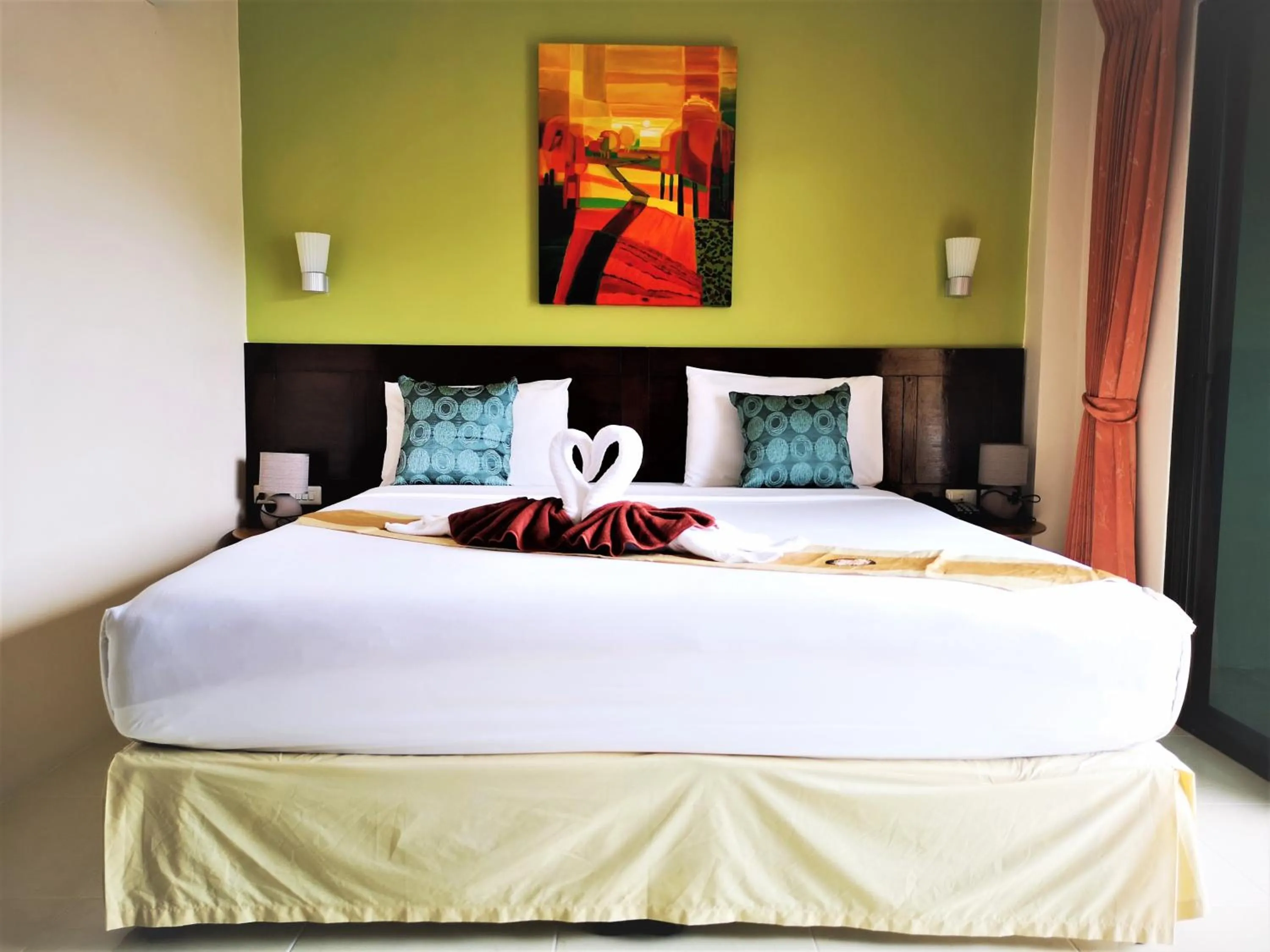 Bed in Seven Seas Hotel Patong Beach