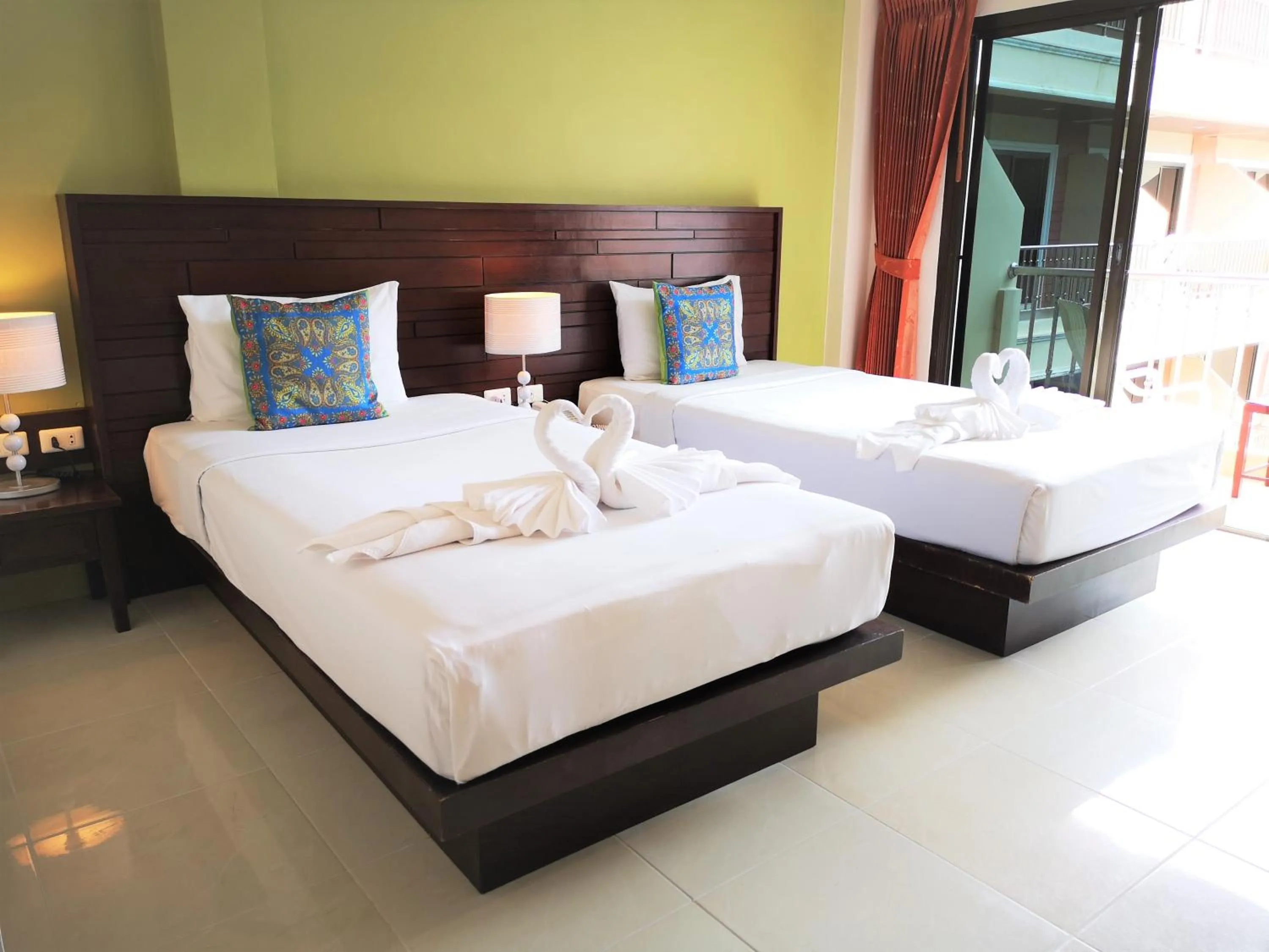 Photo of the whole room, Bed in Seven Seas Hotel Patong Beach