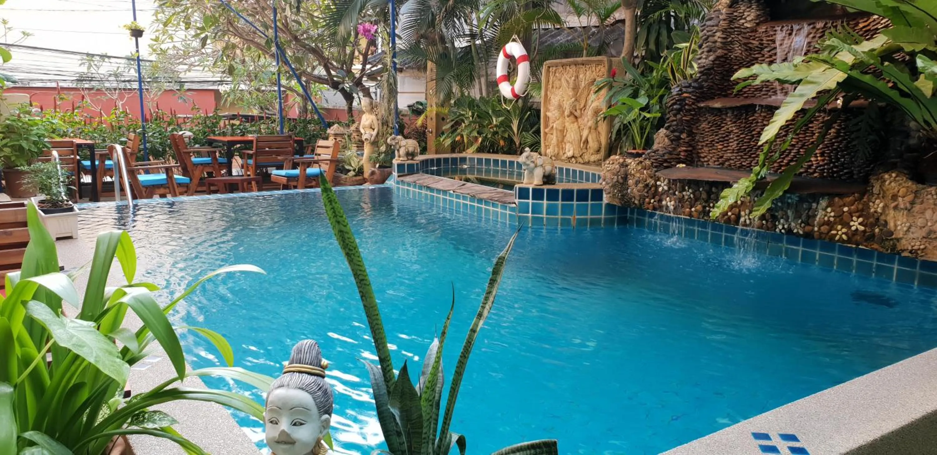 Swimming pool in Seven Seas Hotel Patong Beach