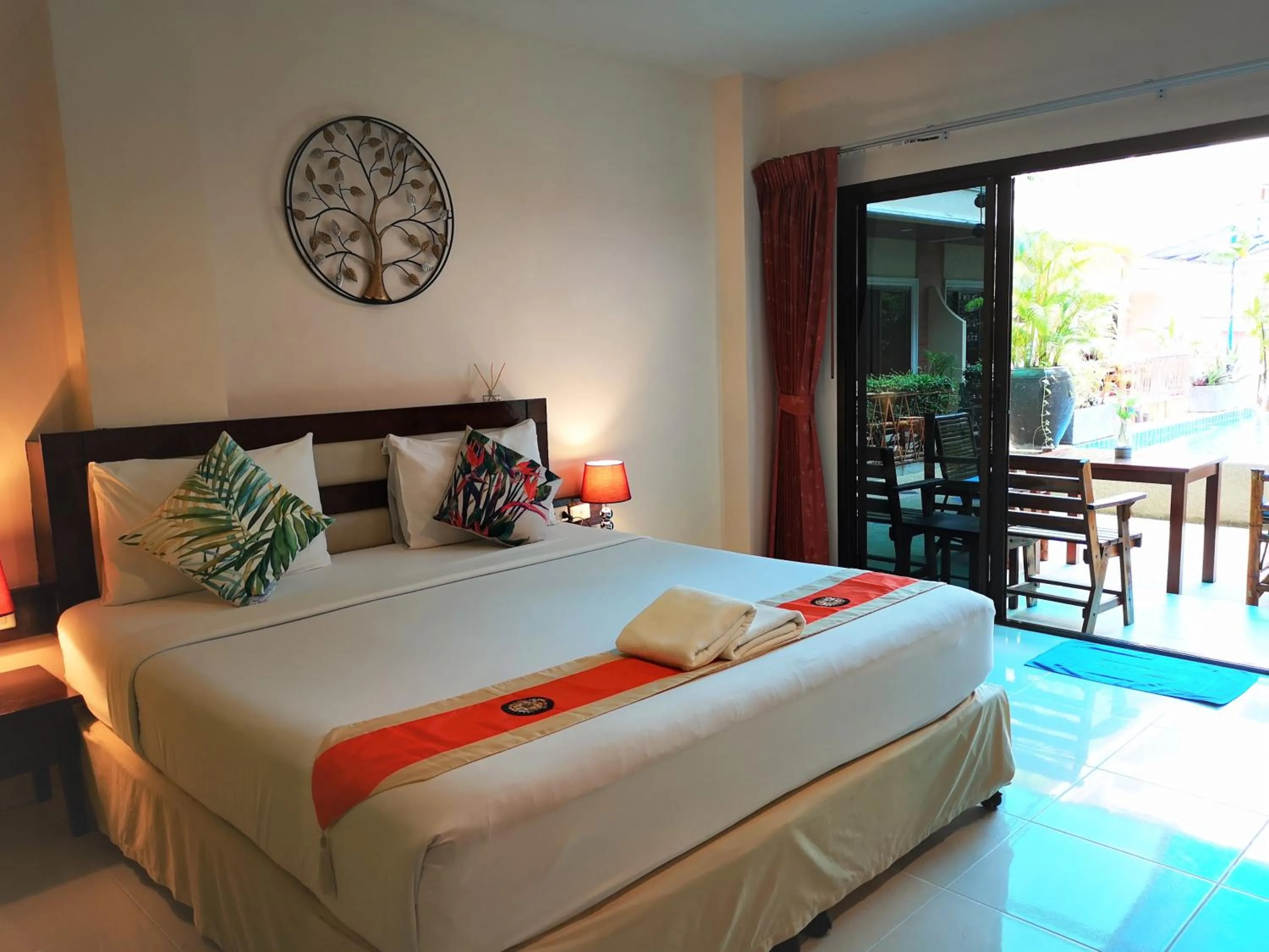 Photo of the whole room, Bed in Seven Seas Hotel Patong Beach