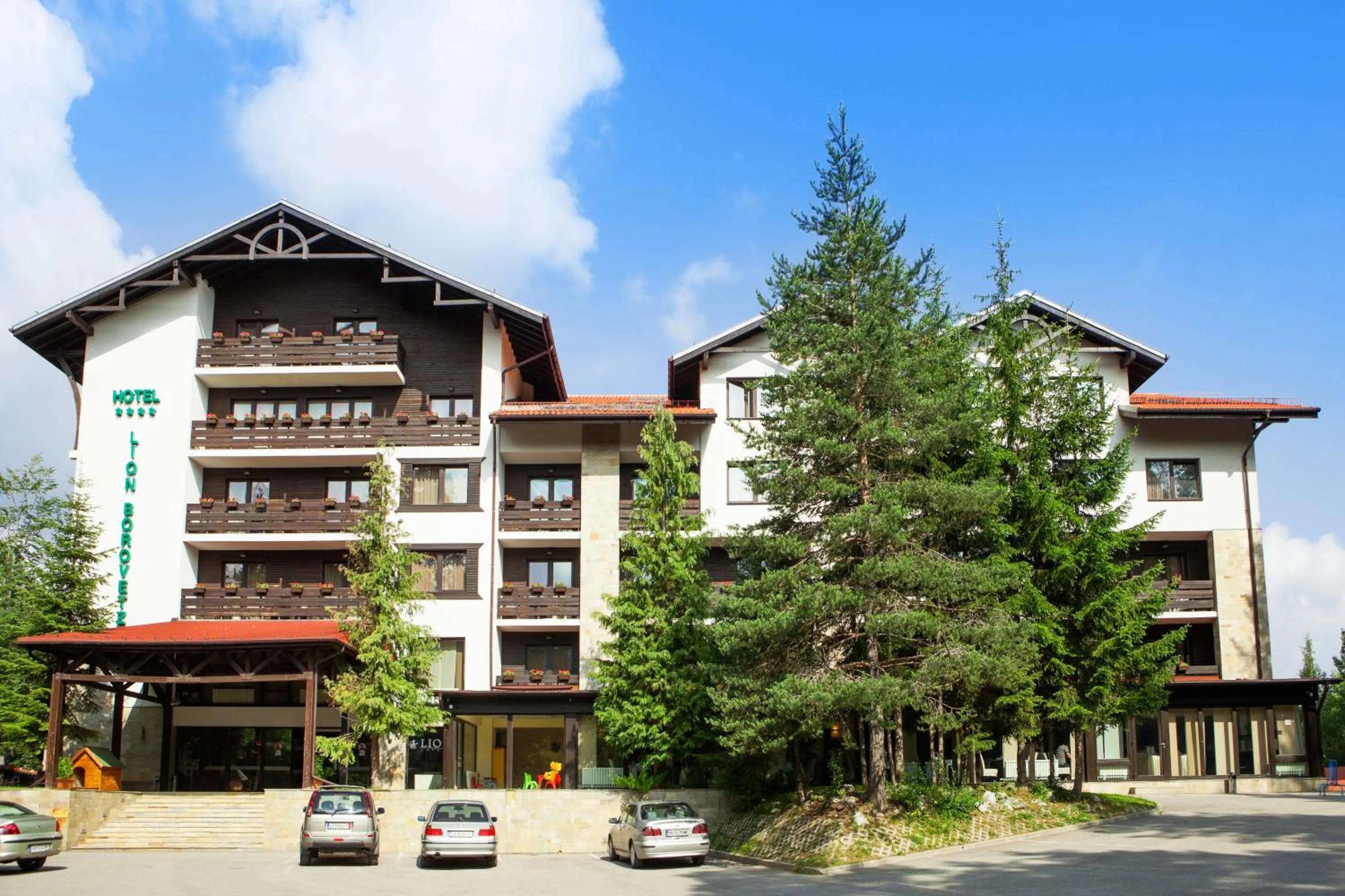 Facade/entrance in Lion Hotel Borovets