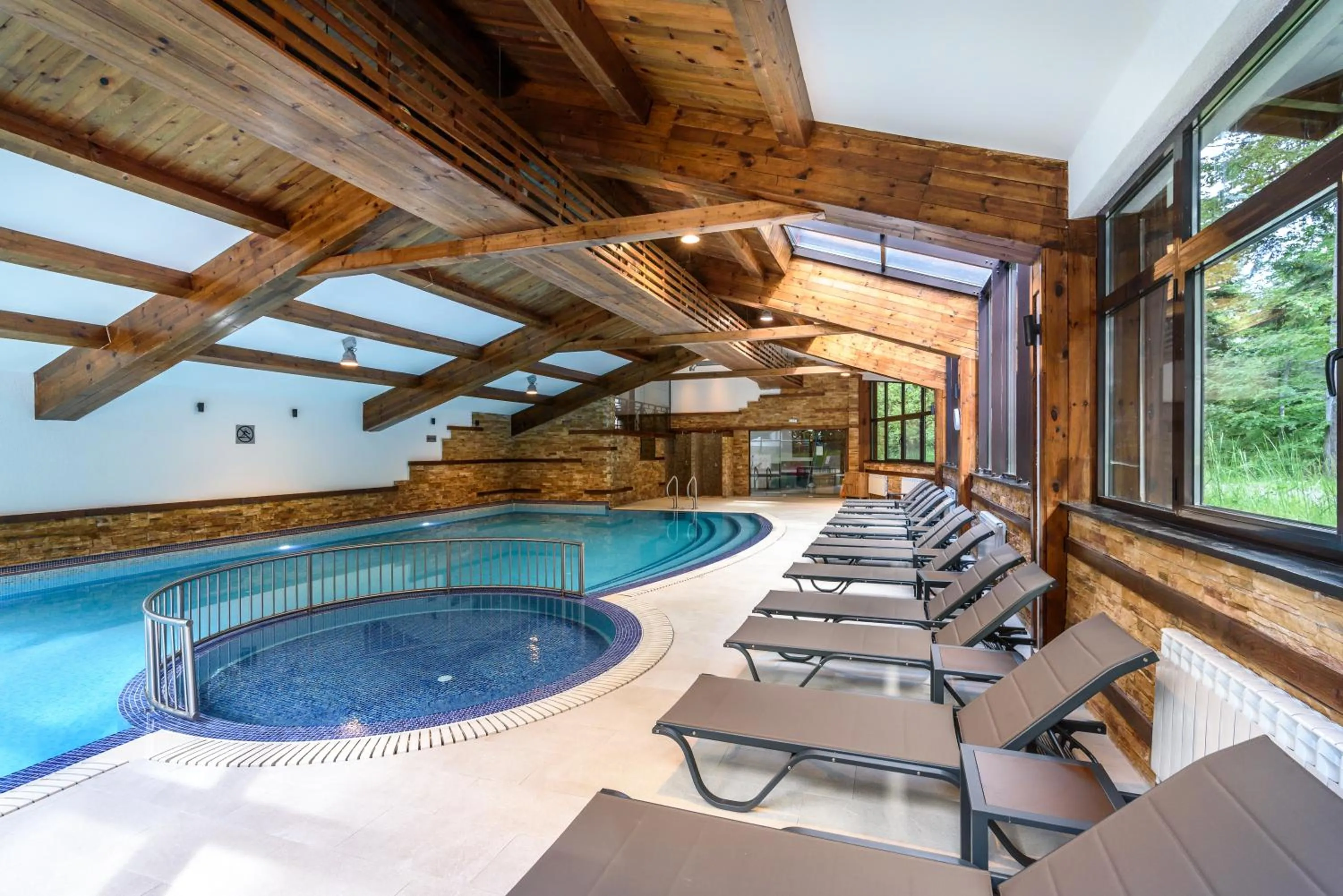 Swimming pool in Lion Hotel Borovets
