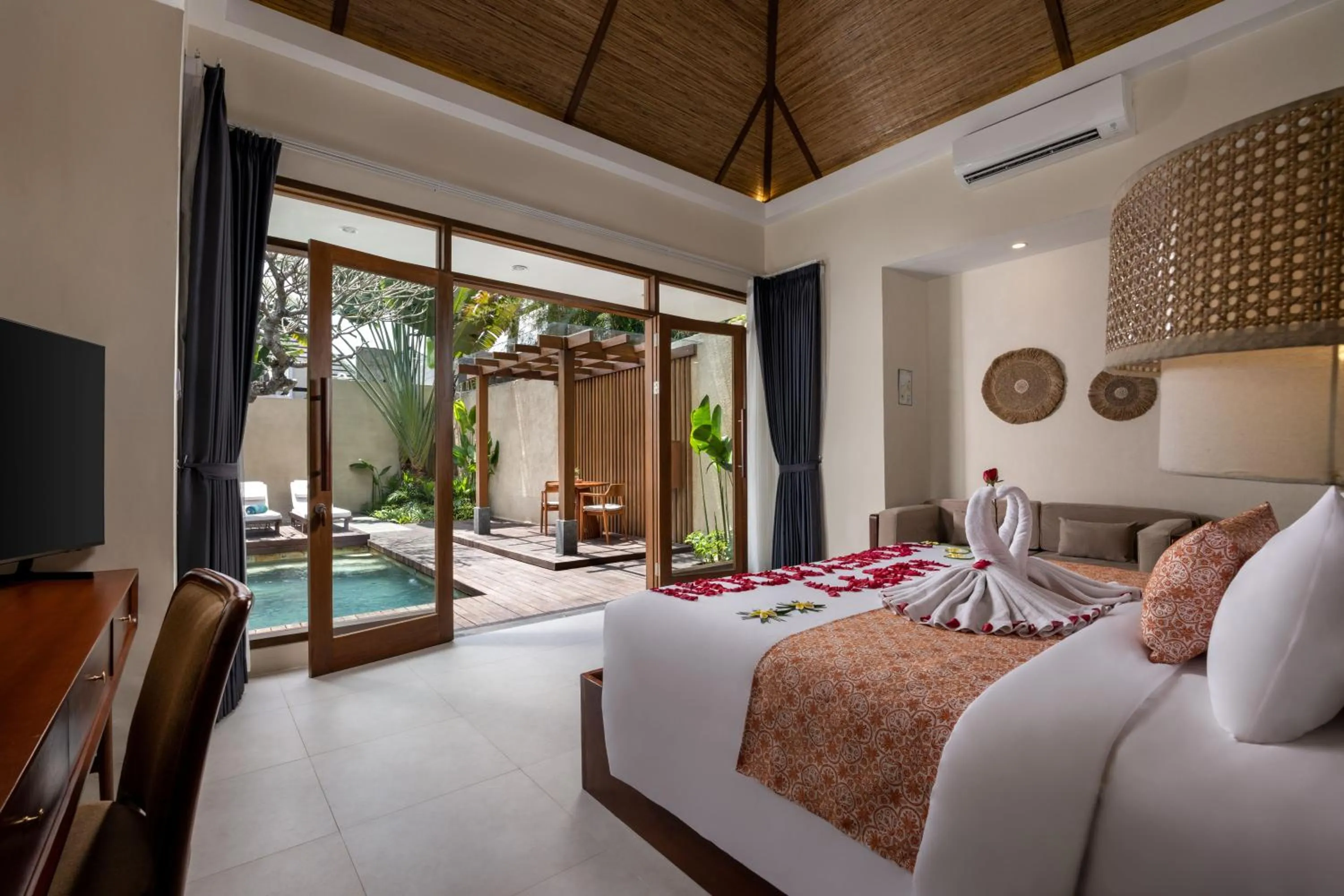 Bedroom, Bed in Tonys Villas & Resort Seminyak - Bali