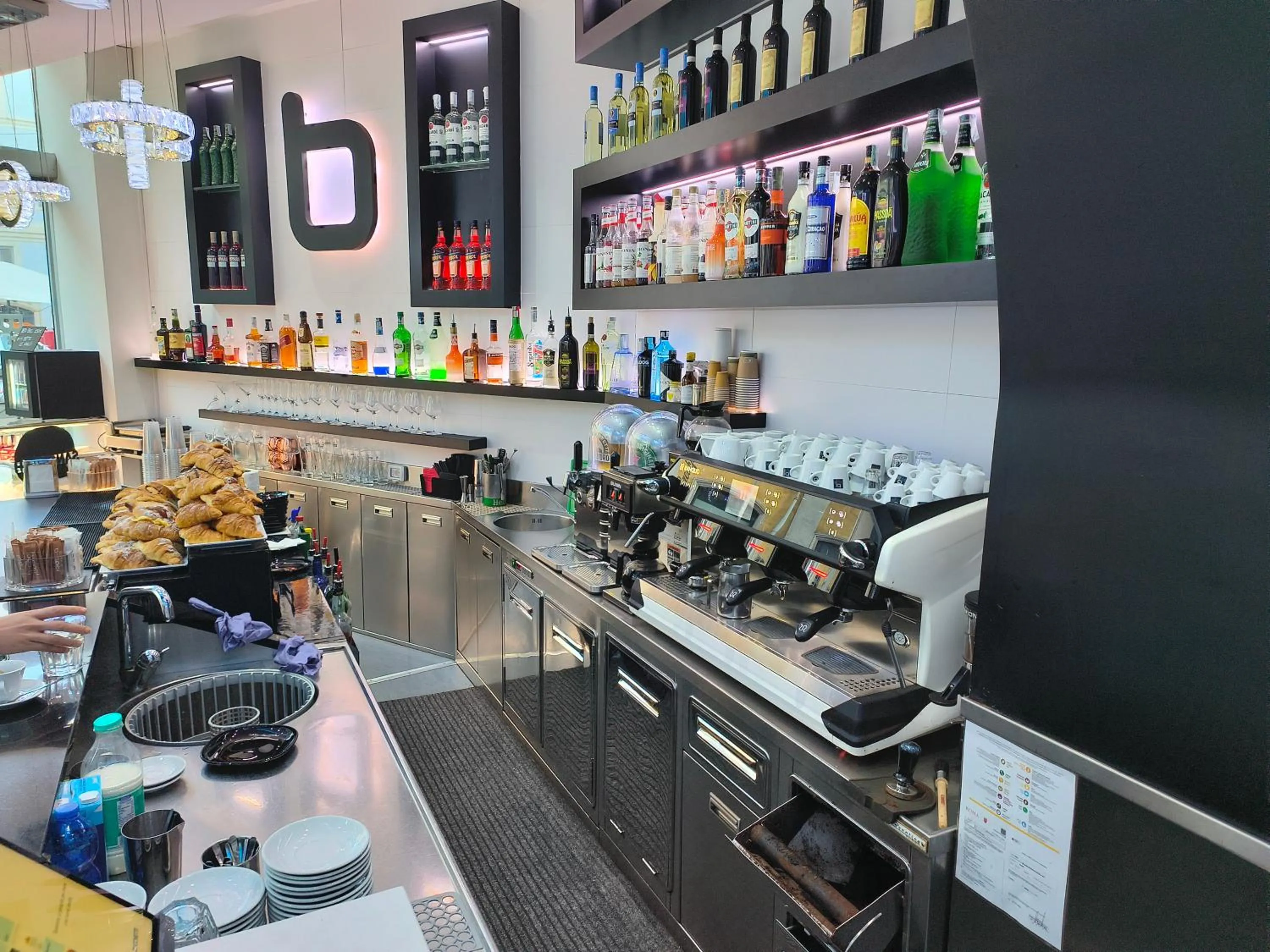 Breakfast in Trevi Contemporary Suite