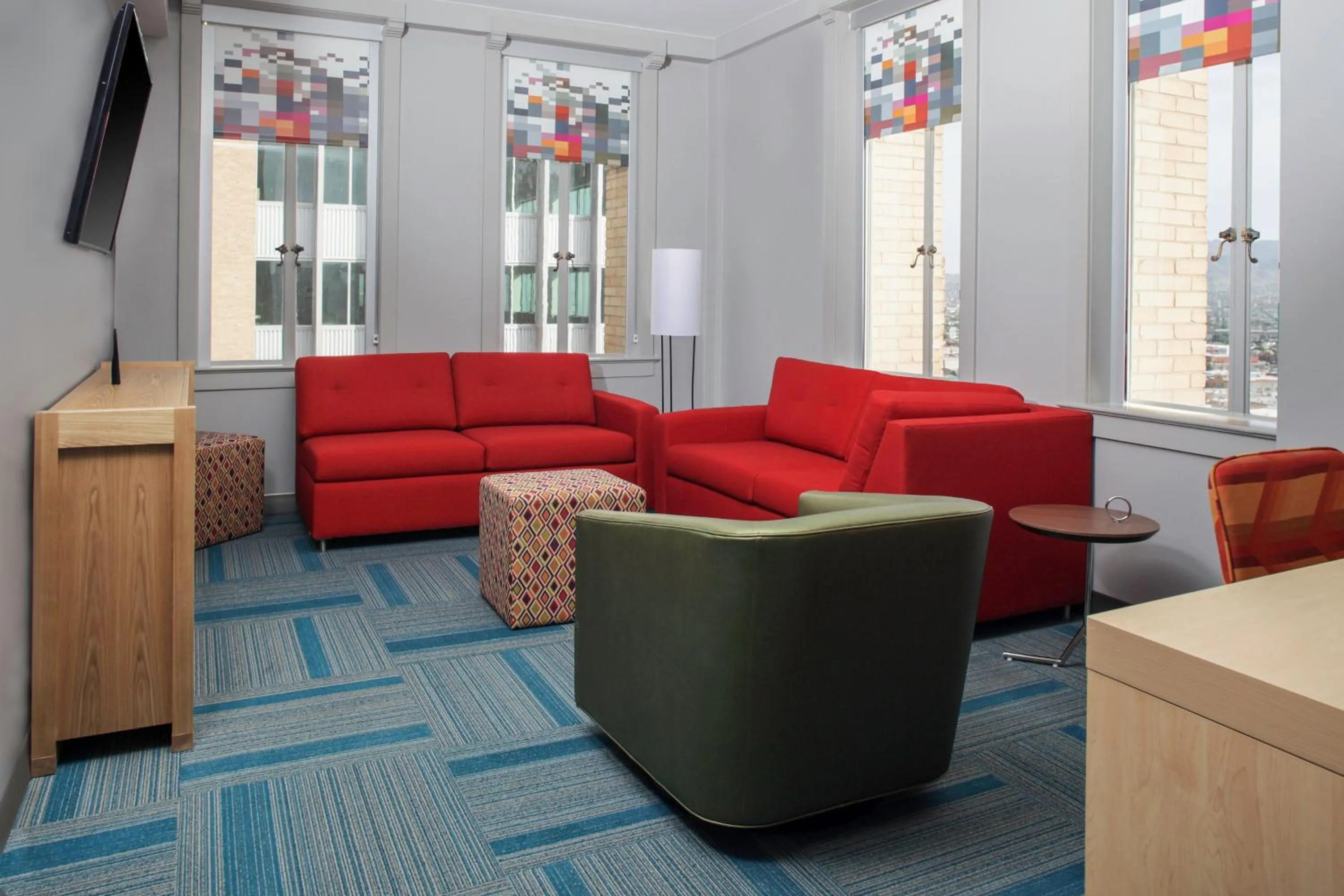 Photo of the whole room in Aloft El Paso Downtown