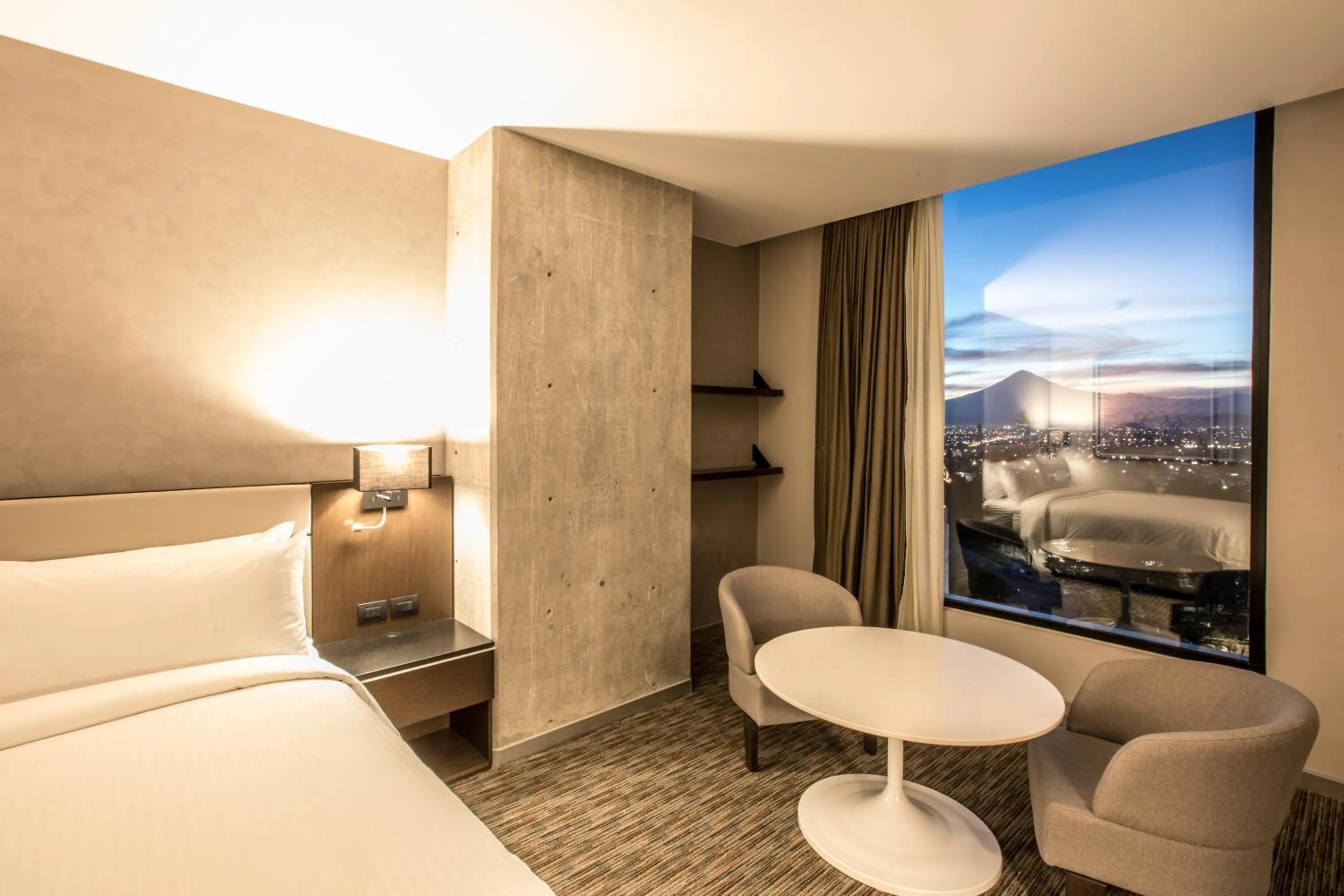 Photo of the whole room, Bed in Four Points by Sheraton Puebla