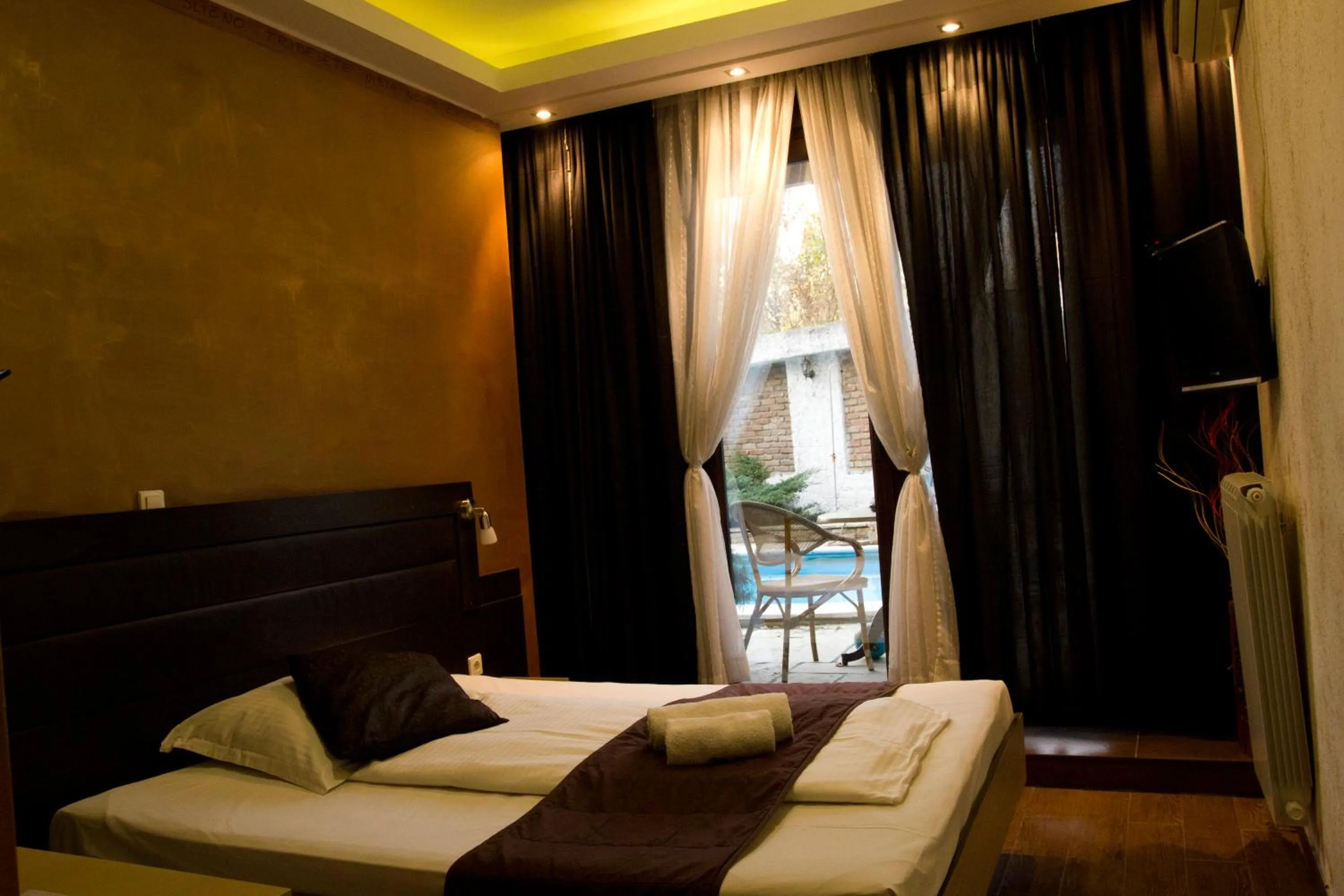 Pool view, Bed in Vila Senjak