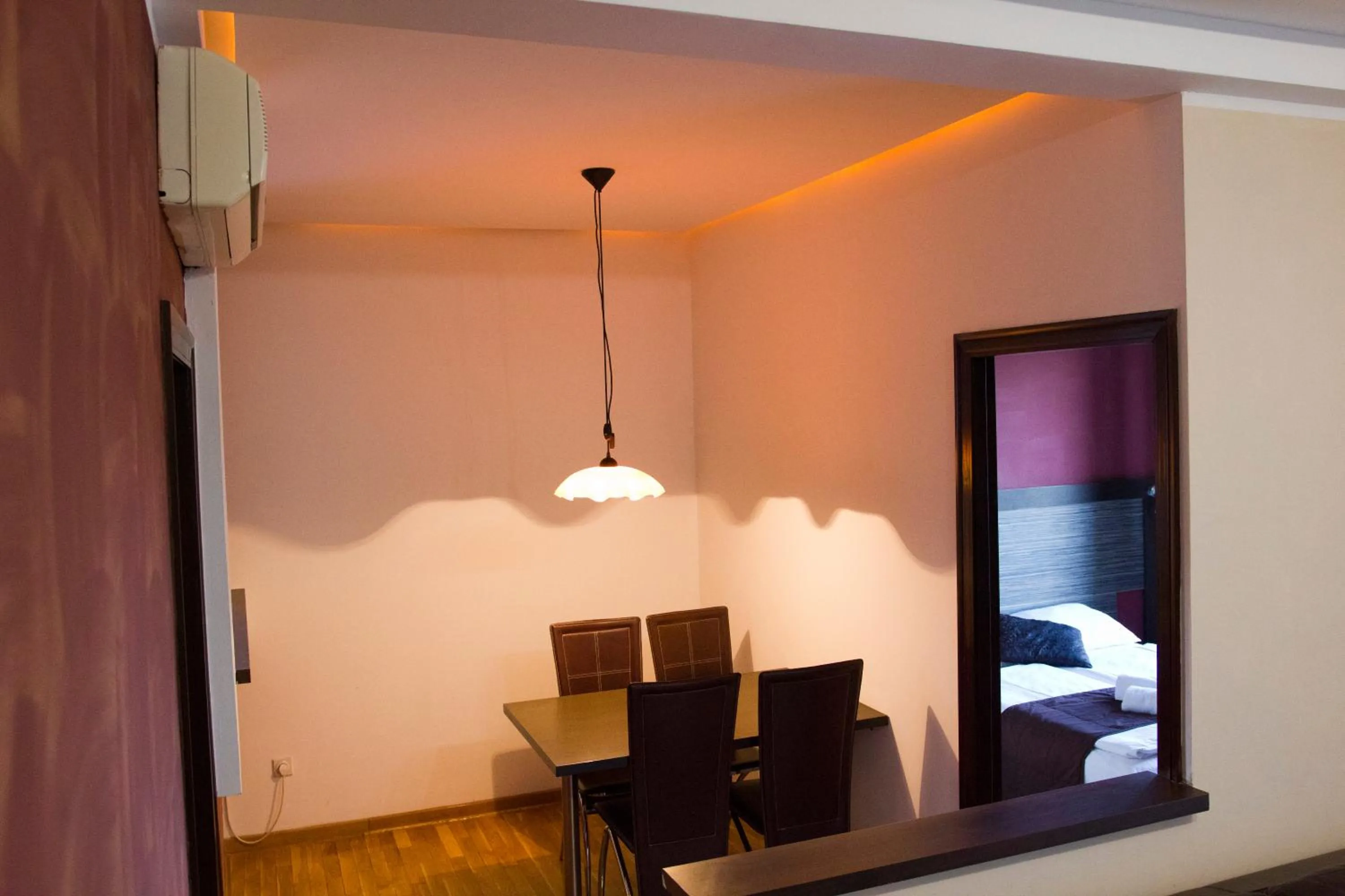 Dining area, Bed in Vila Senjak