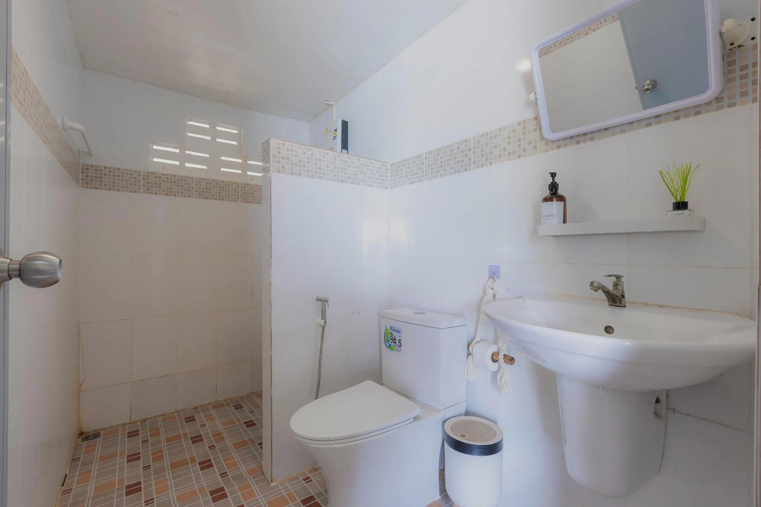 Shower in Phi Phi Cozy Seafront Resort