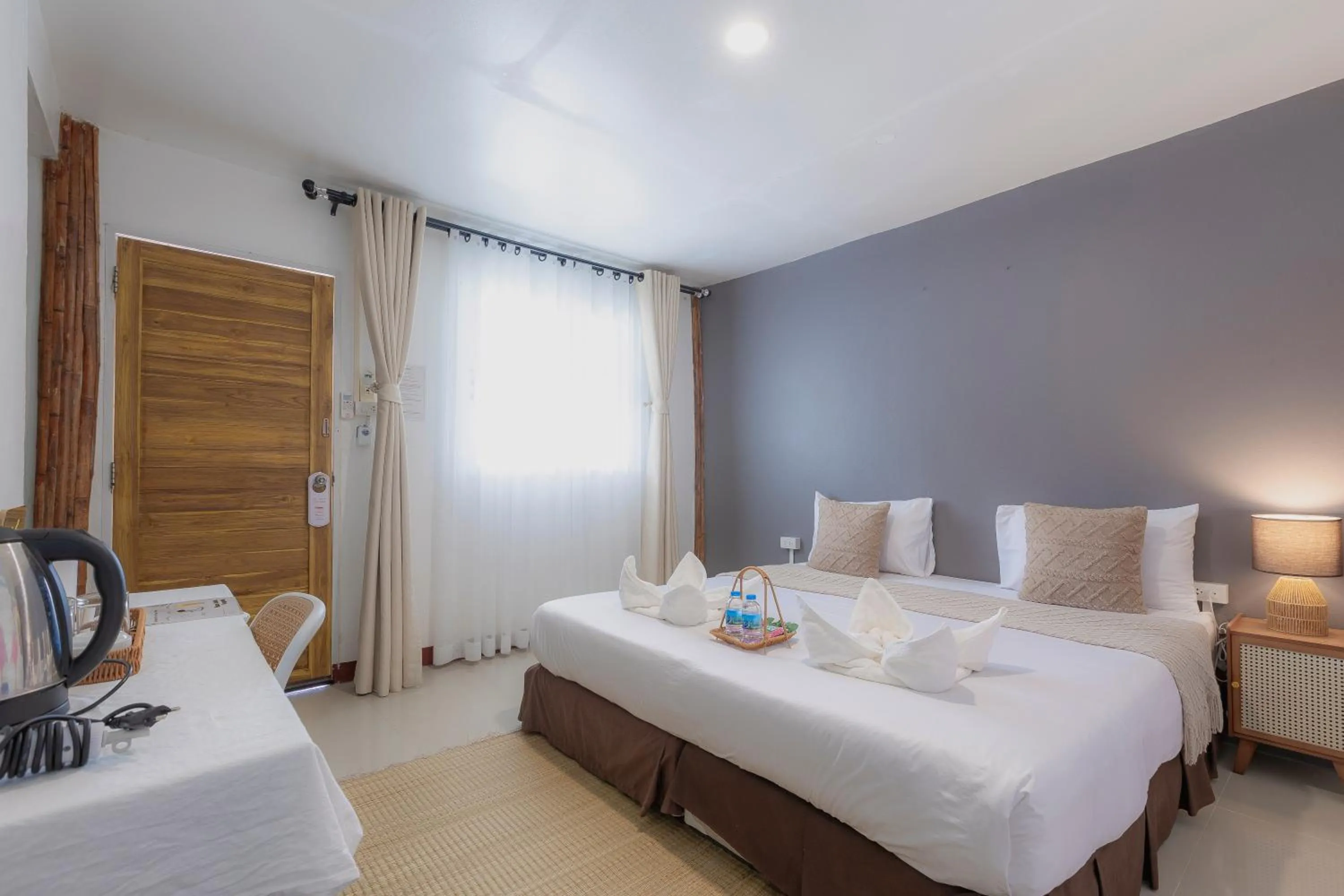 Bed in Phi Phi Cozy Seafront Resort